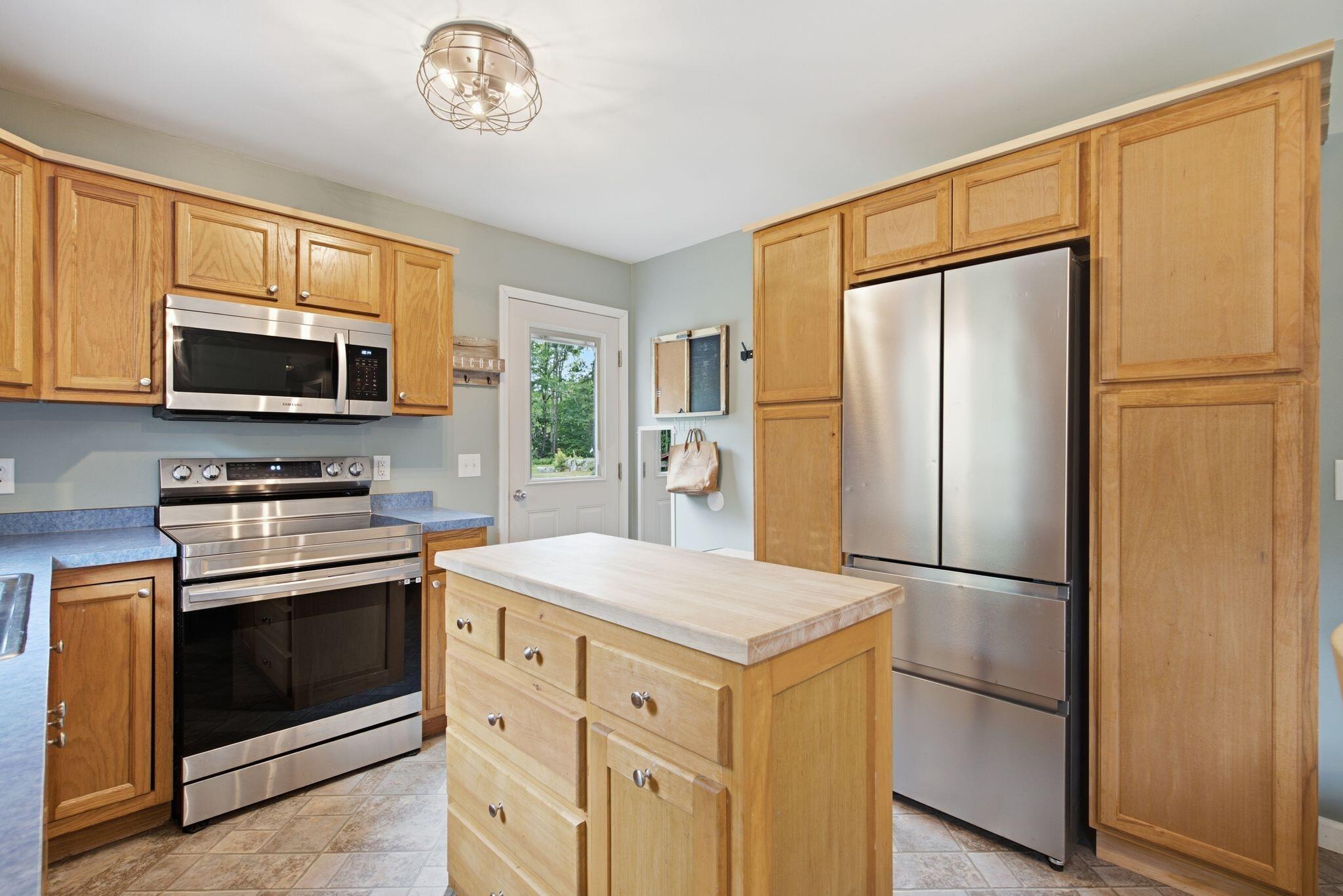 9 Moffett Road Property Photo 10