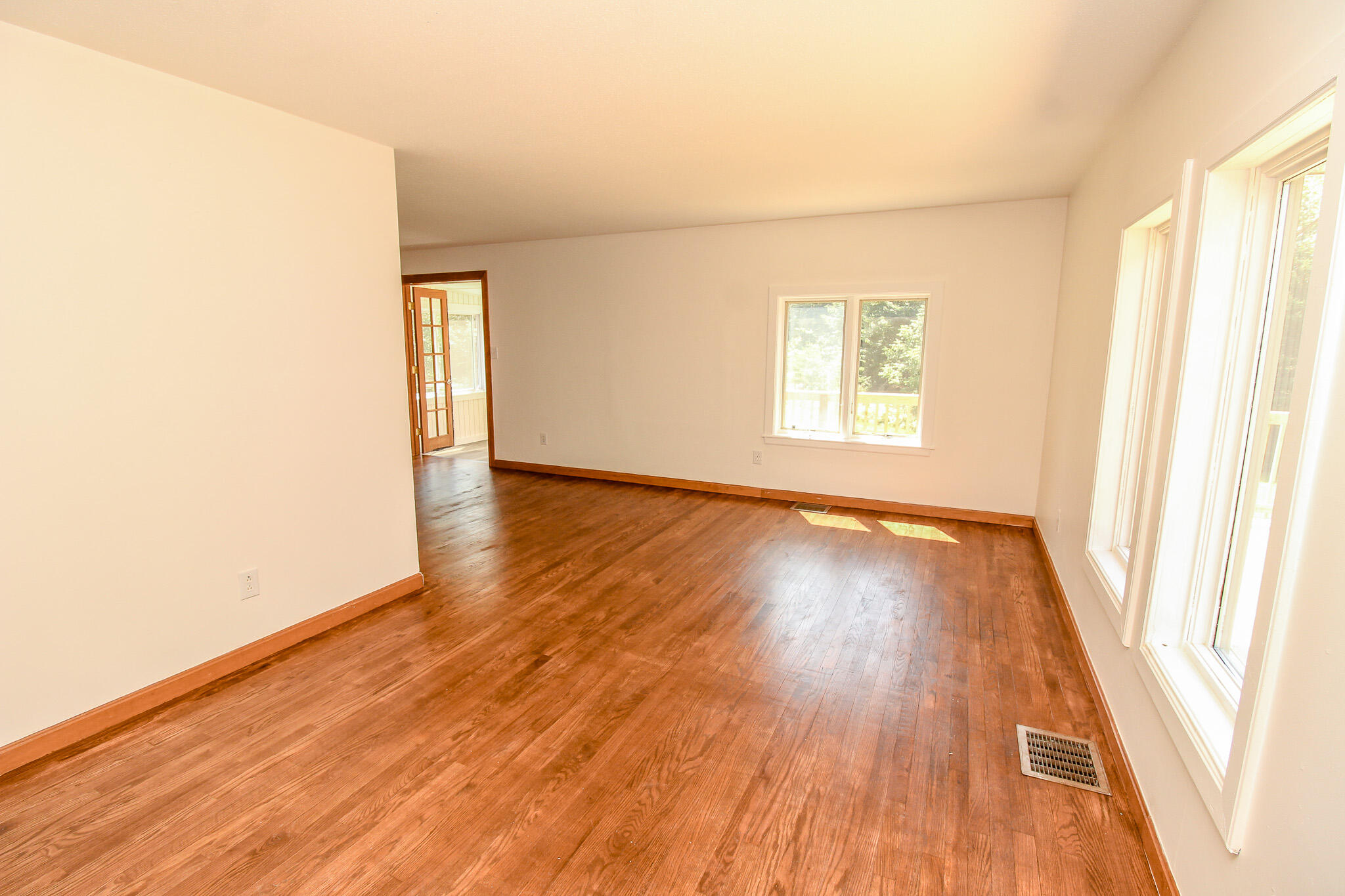 10 Perry Lane Property Photo 15