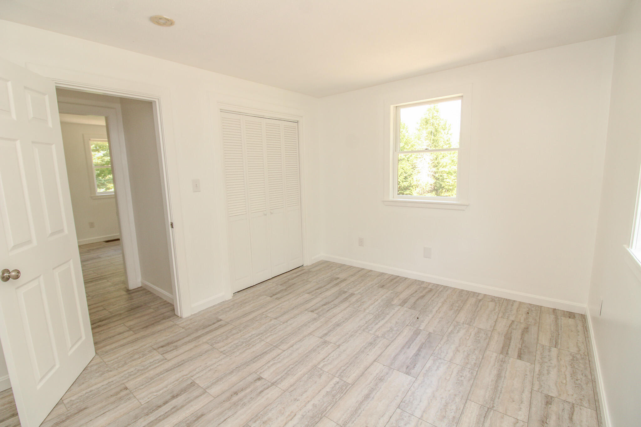 10 Perry Lane Property Photo 24