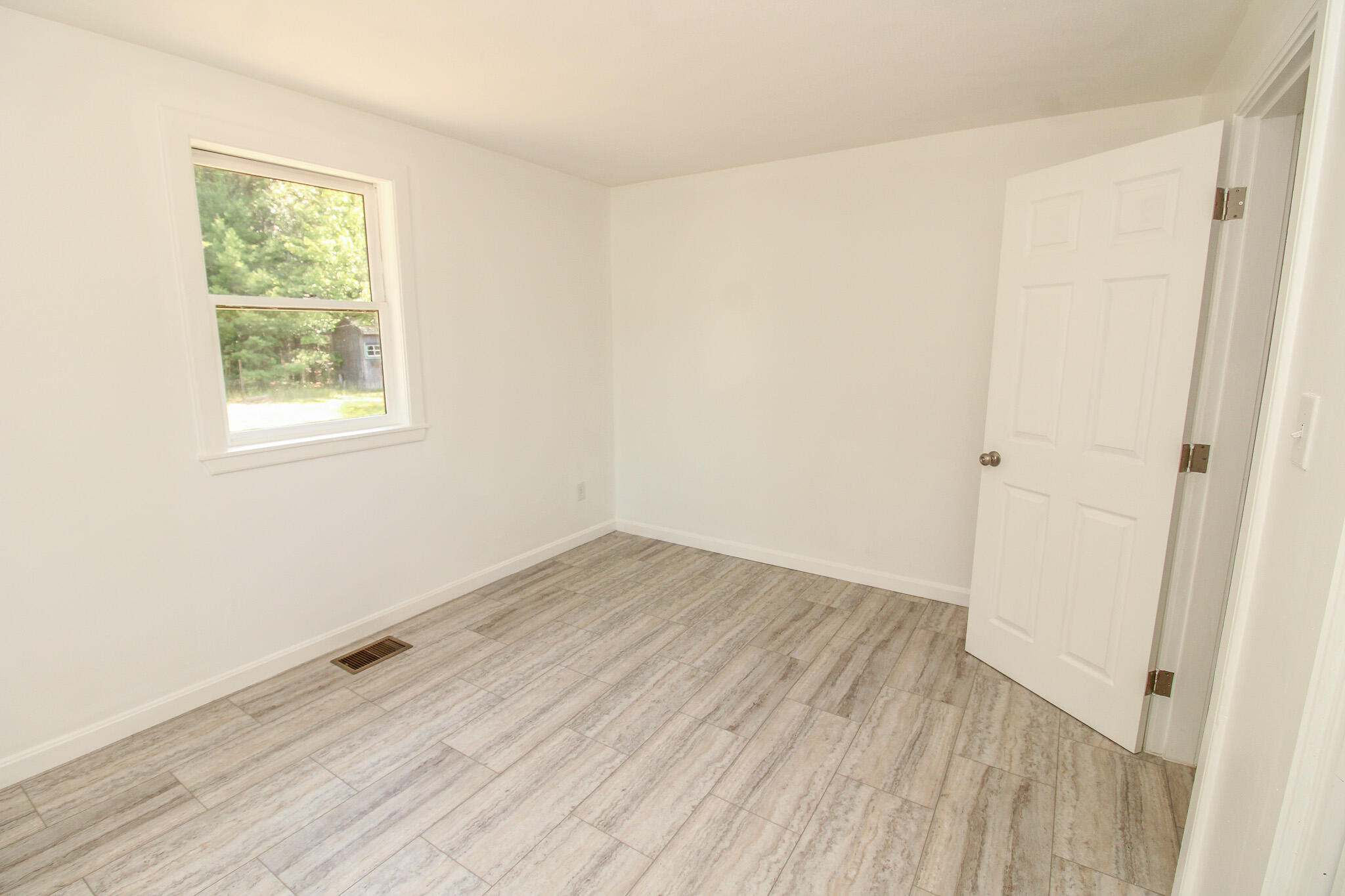 10 Perry Lane Property Photo 25