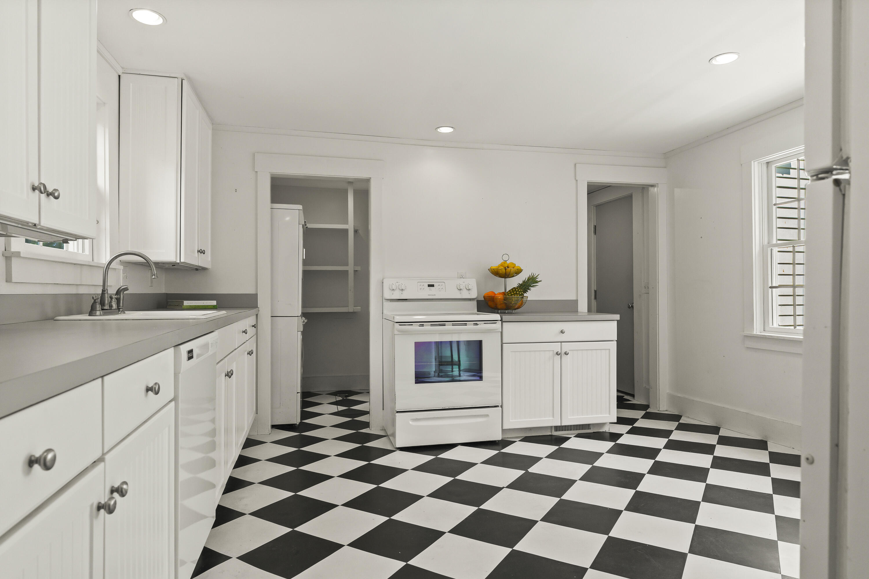 205 Center Street Property Photo 9