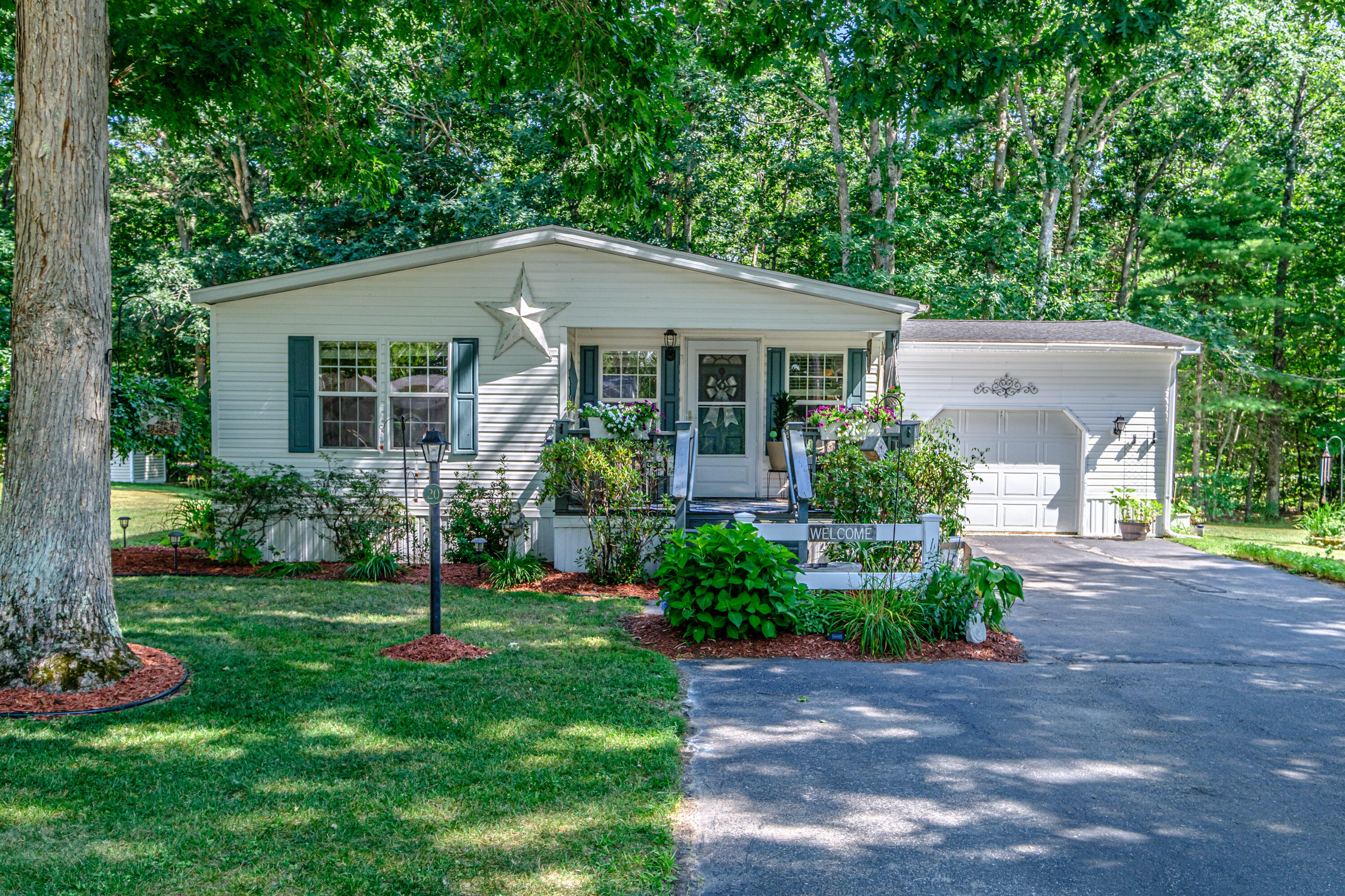 20 Chickadee Drive Property Photo 1