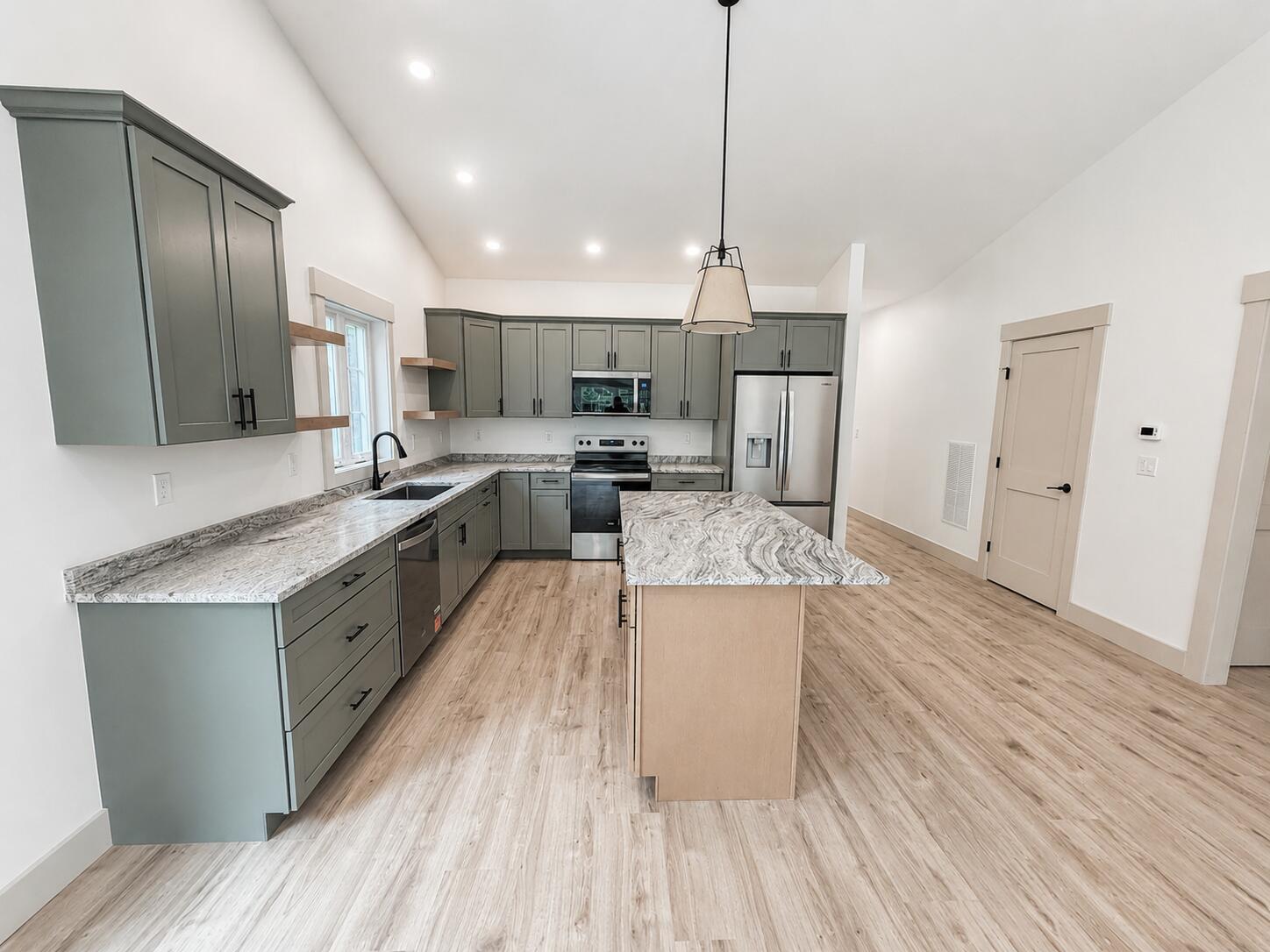 18 Linda Lane Property Photo 6
