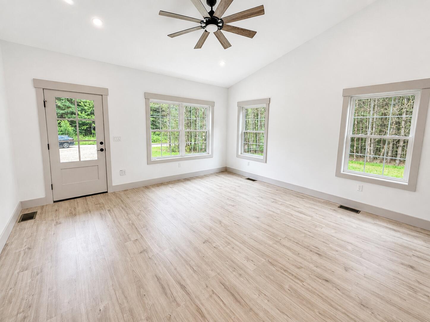 18 Linda Lane Property Photo 10