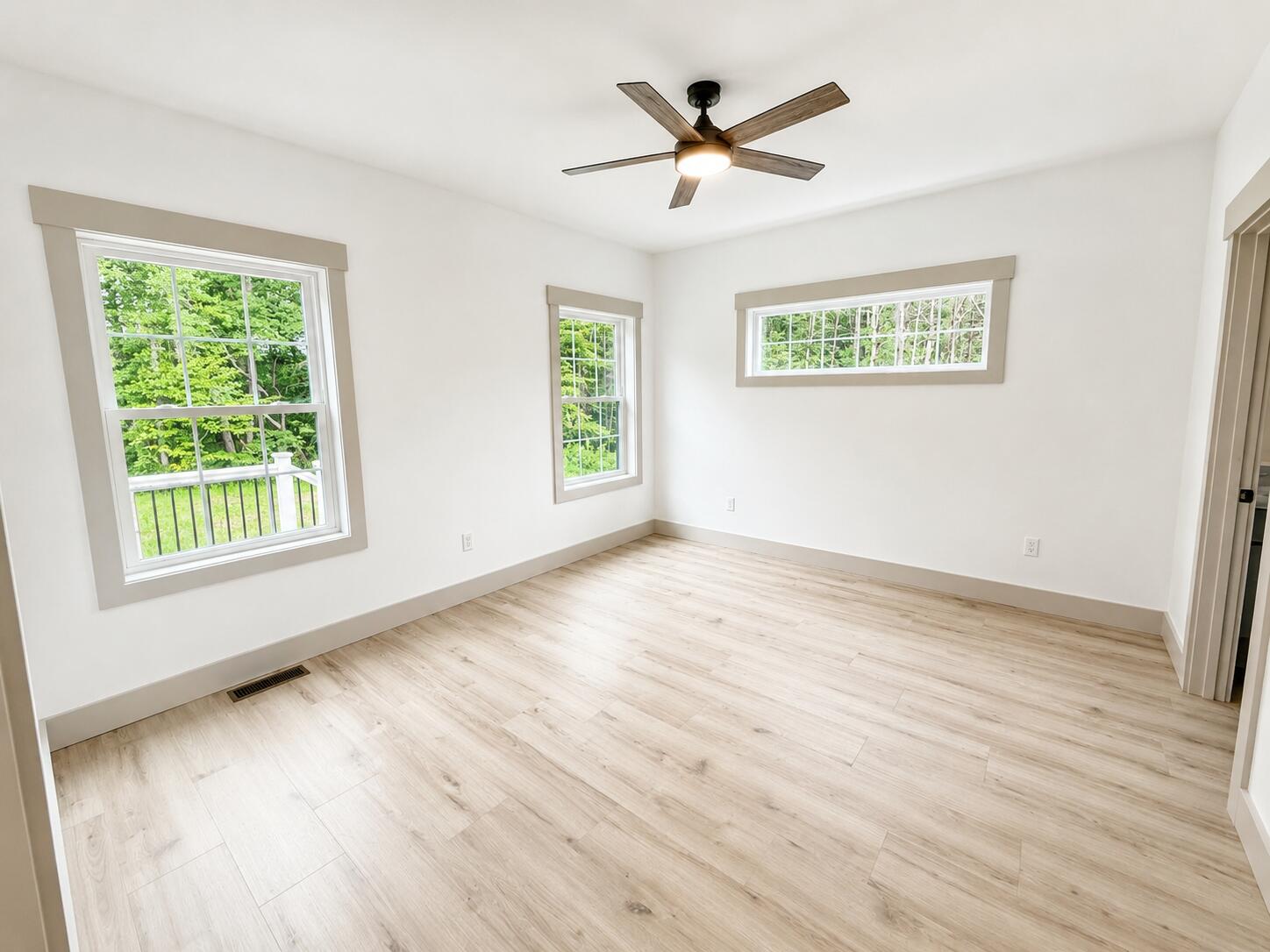 18 Linda Lane Property Photo 16