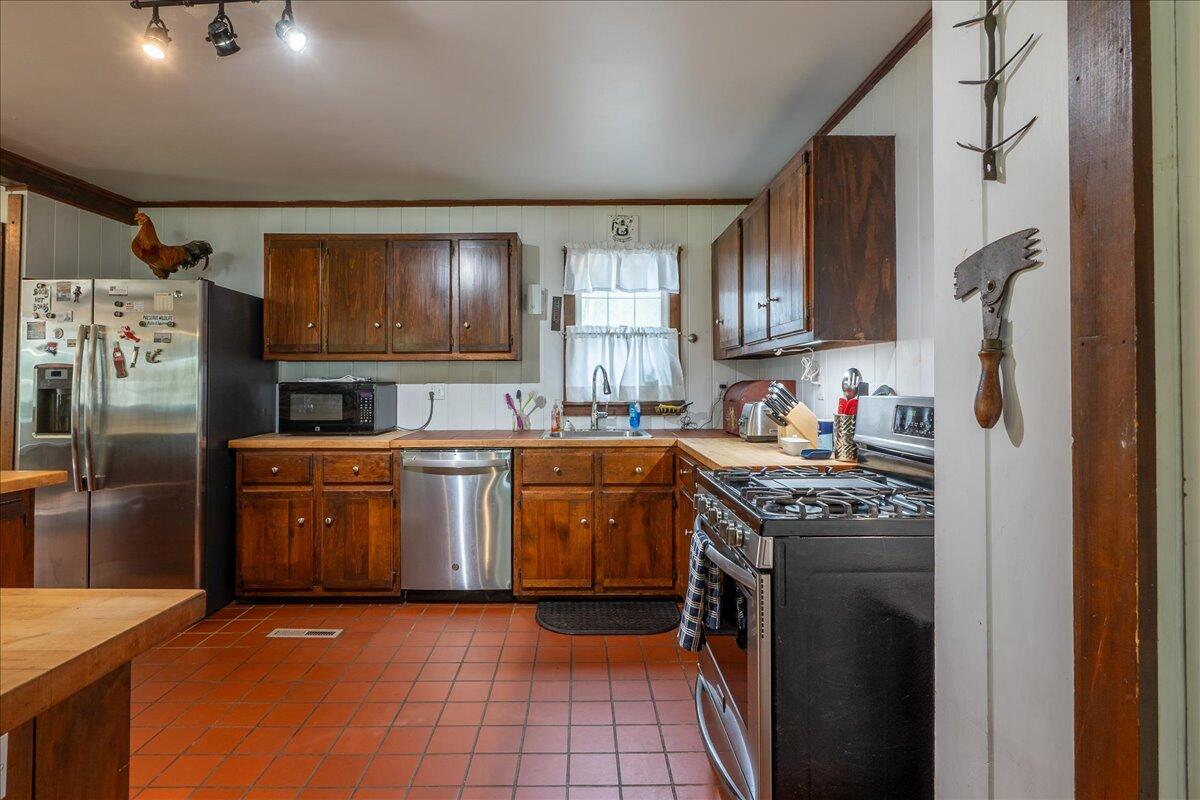 139 Oregon Road Property Photo 13