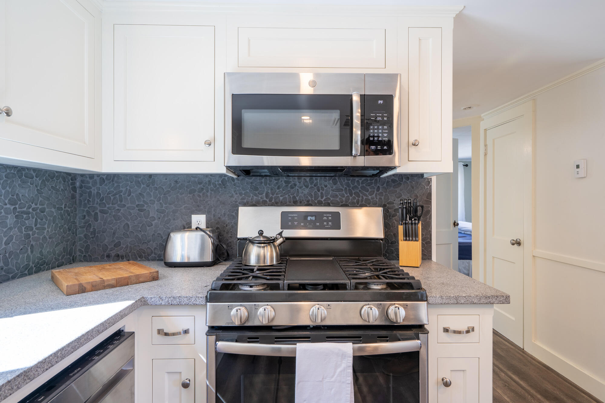 8 Railroad Avenue Property Photo 24