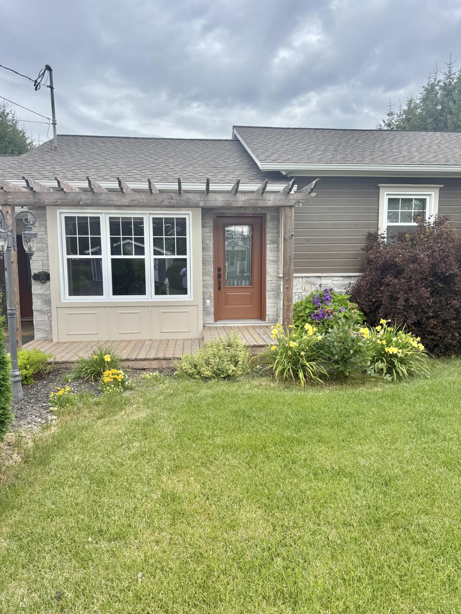 251 19th Avenue Property Photo 4