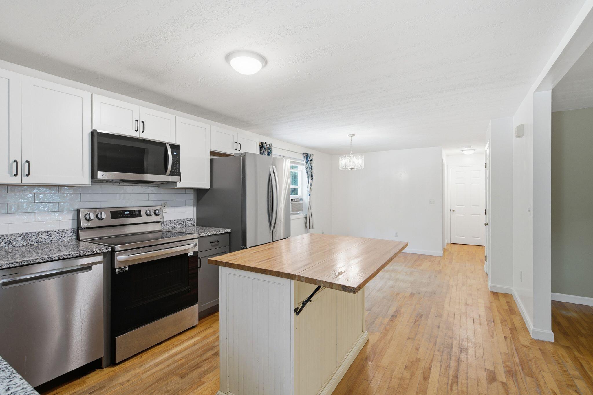 38 Lantern Lane Property Photo 6