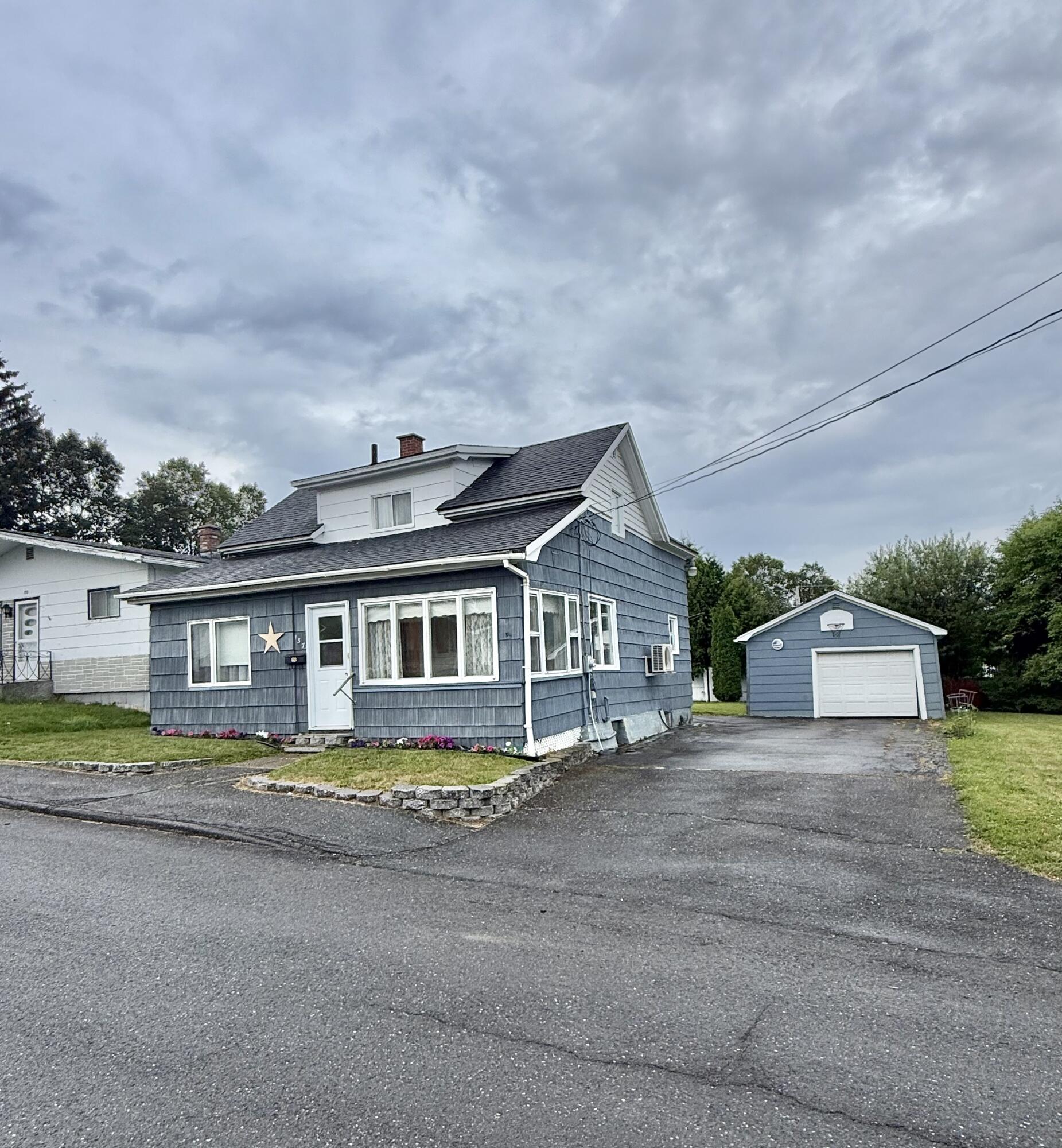 137 12th Avenue Property Photo 1