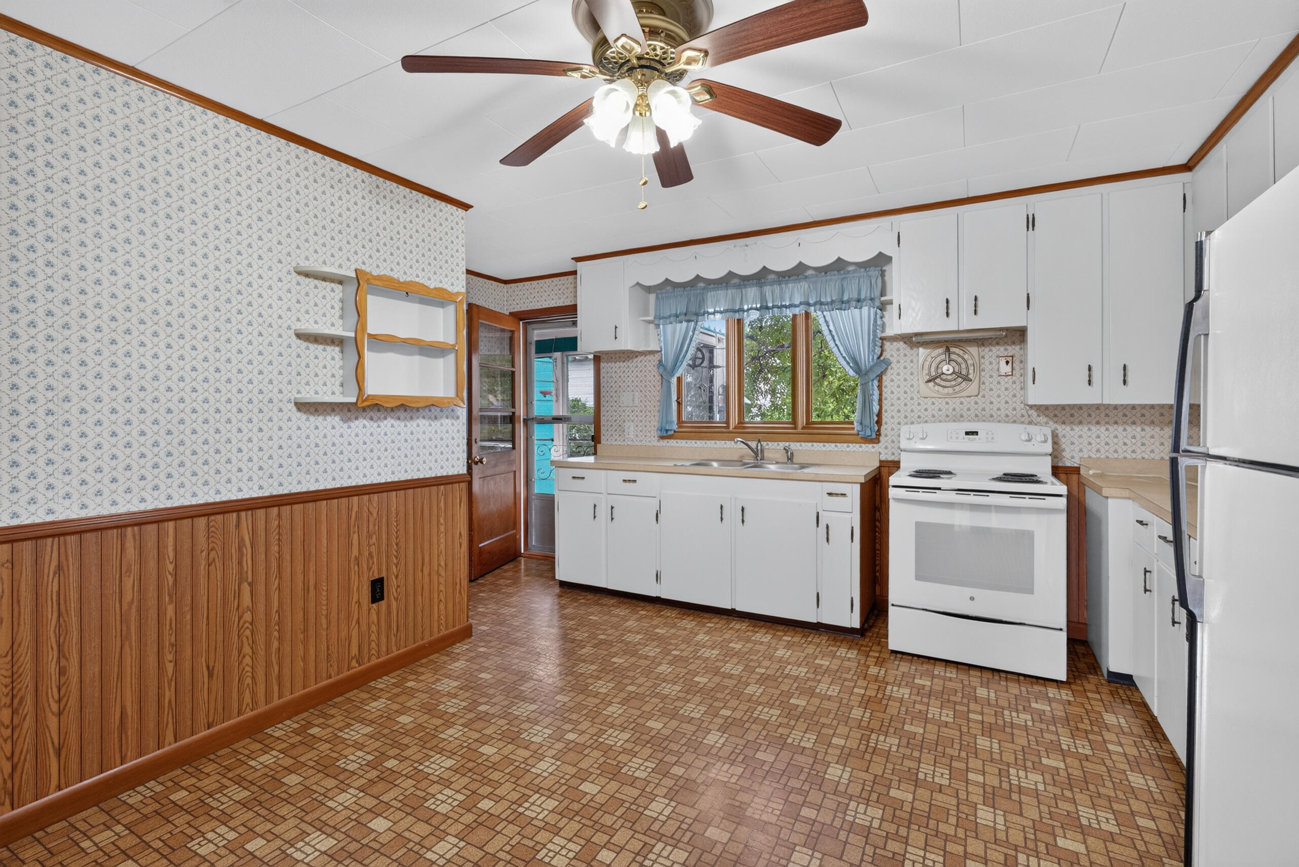 135-137 Oxford Avenue Property Photo 14