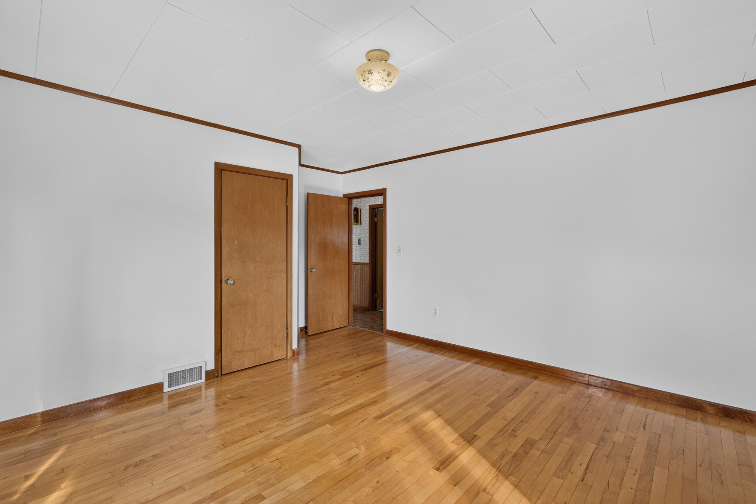 135-137 Oxford Avenue Property Photo 23