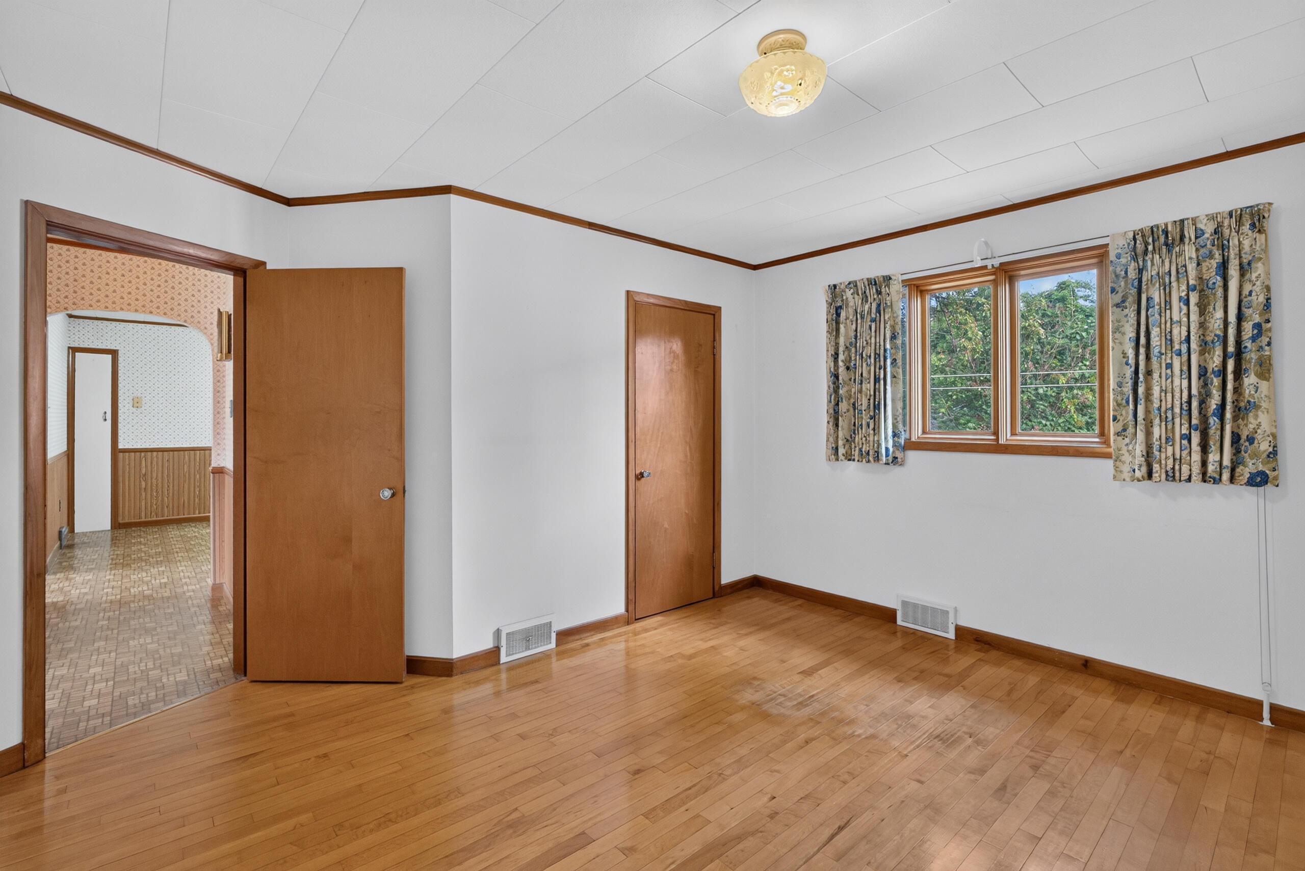 135-137 Oxford Avenue Property Photo 25