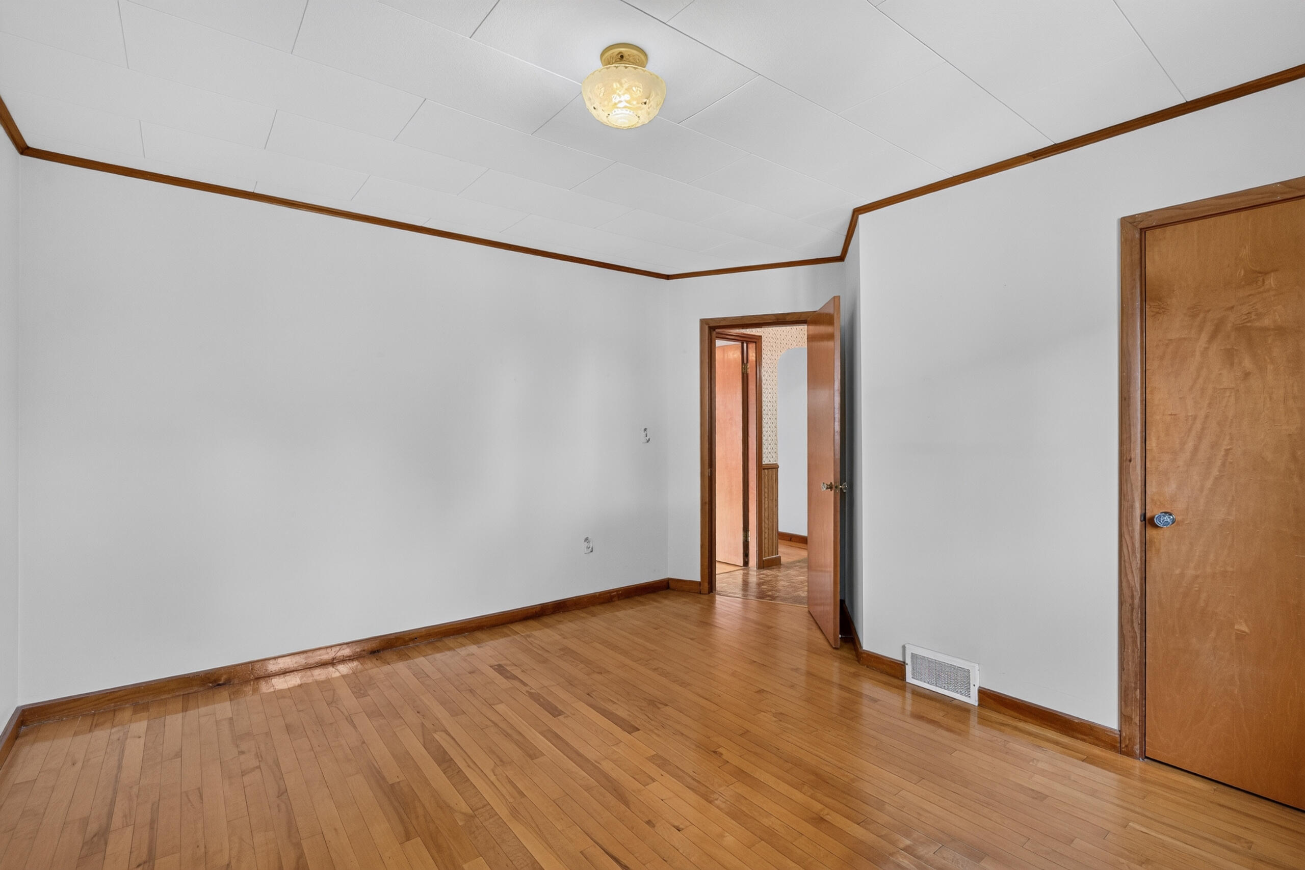 135-137 Oxford Avenue Property Photo 26