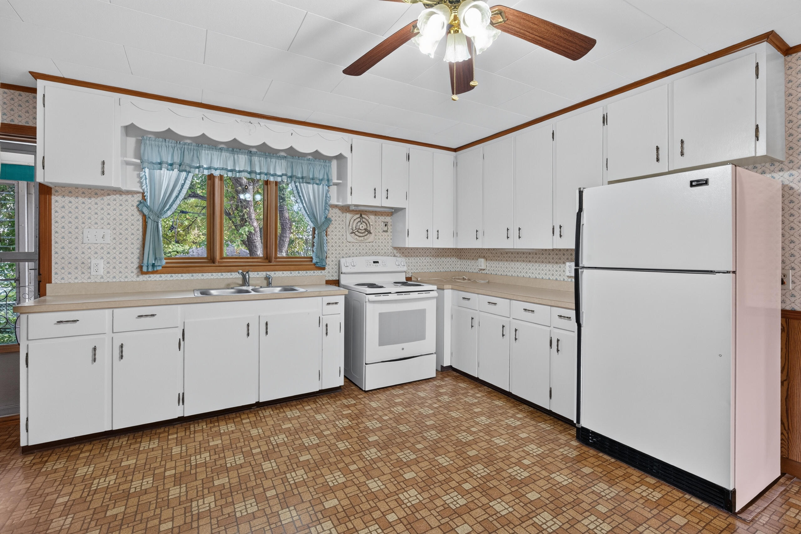 135-137 Oxford Avenue Property Photo 15