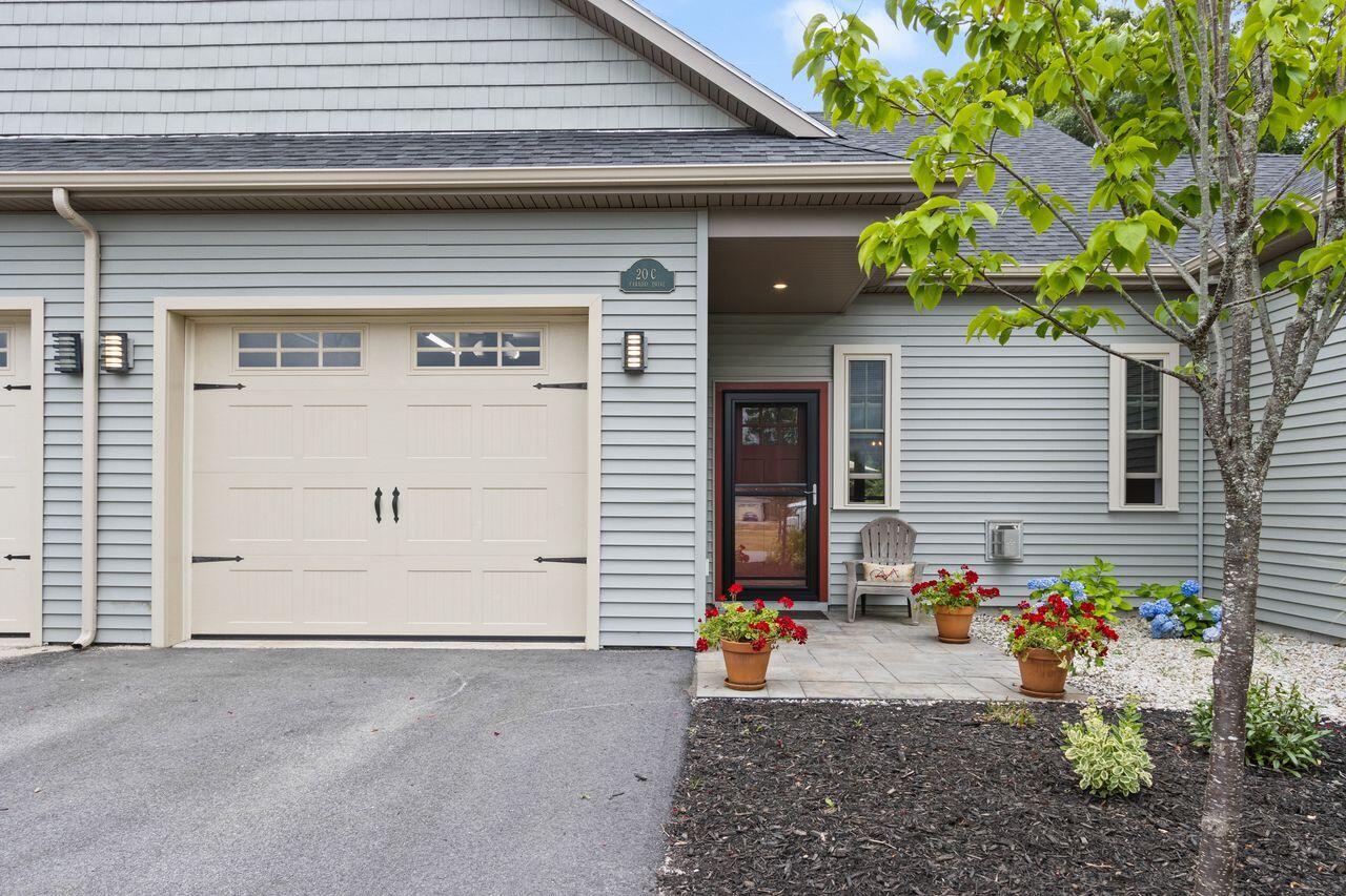 20 Faraday Drive C Property Photo 1
