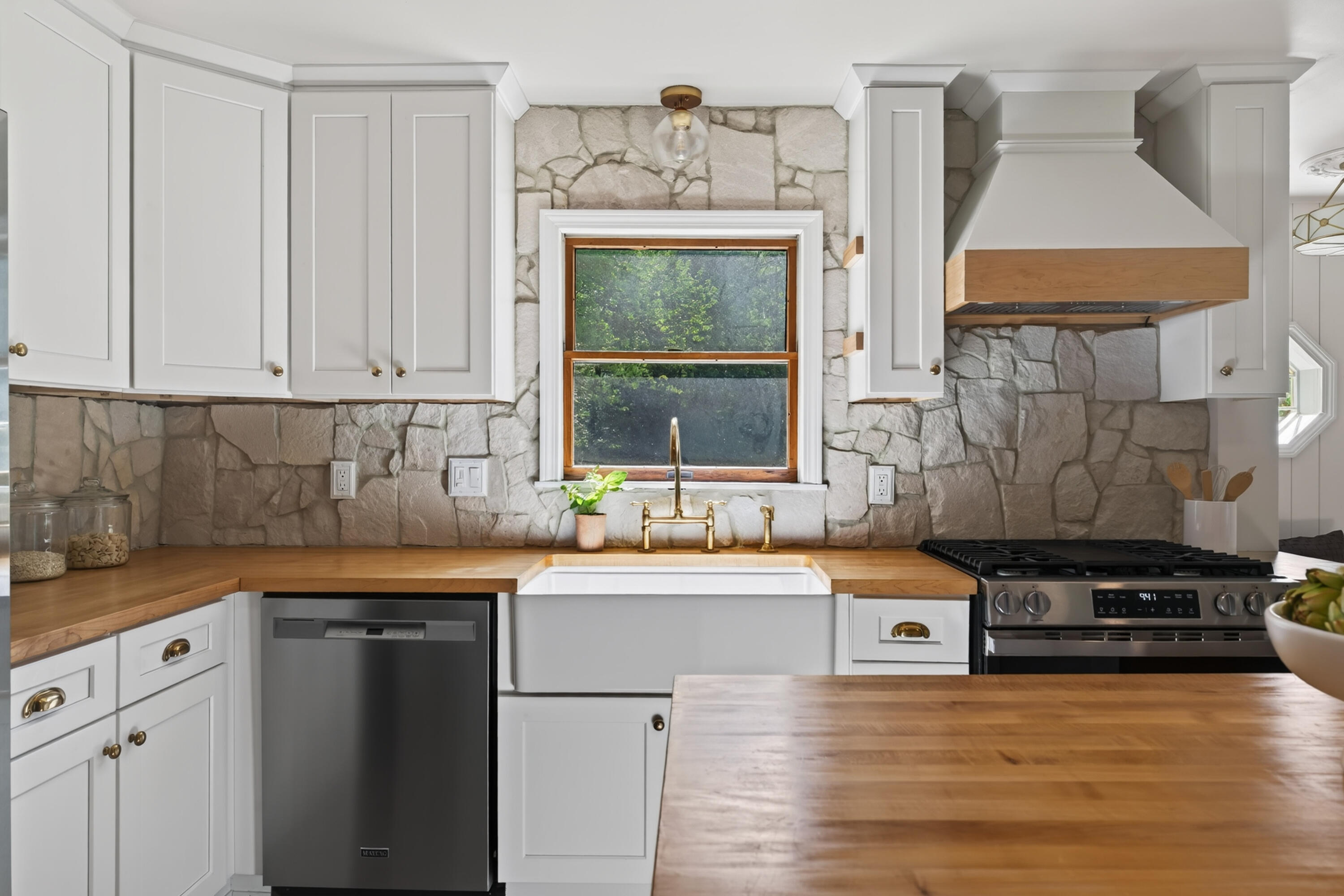 85 Duck Pond Road Property Photo 3