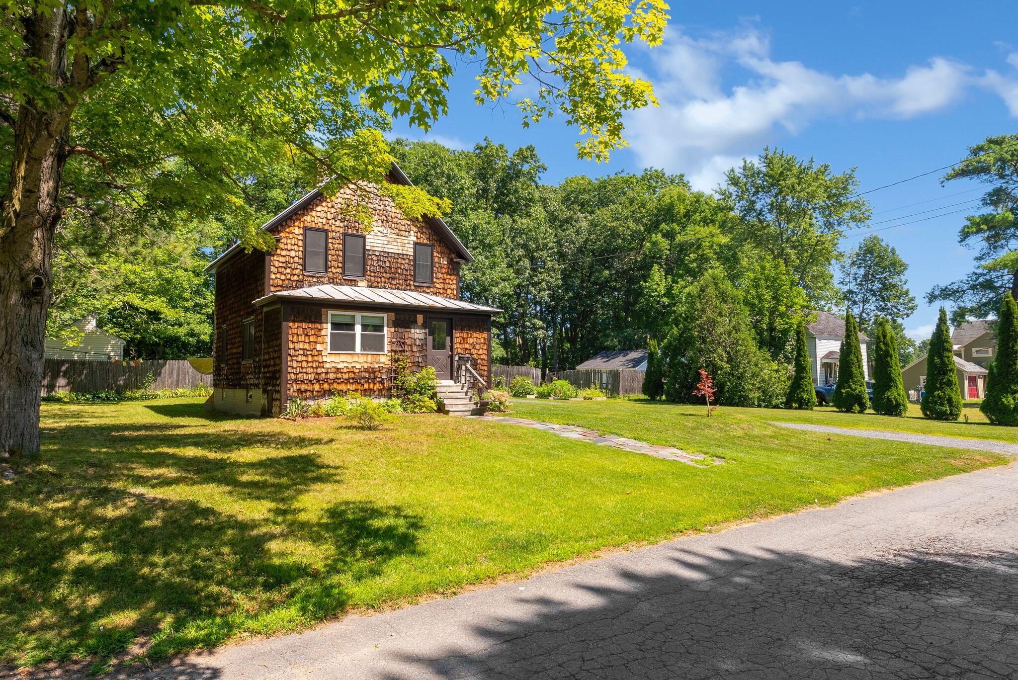 7 Edgewood Street Property Photo 3