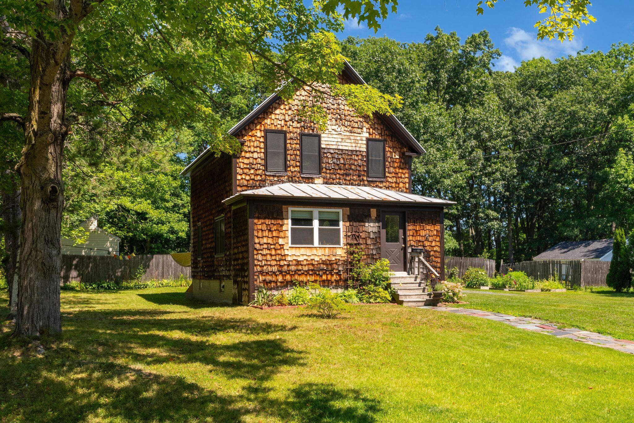 7 Edgewood Street Property Photo 4