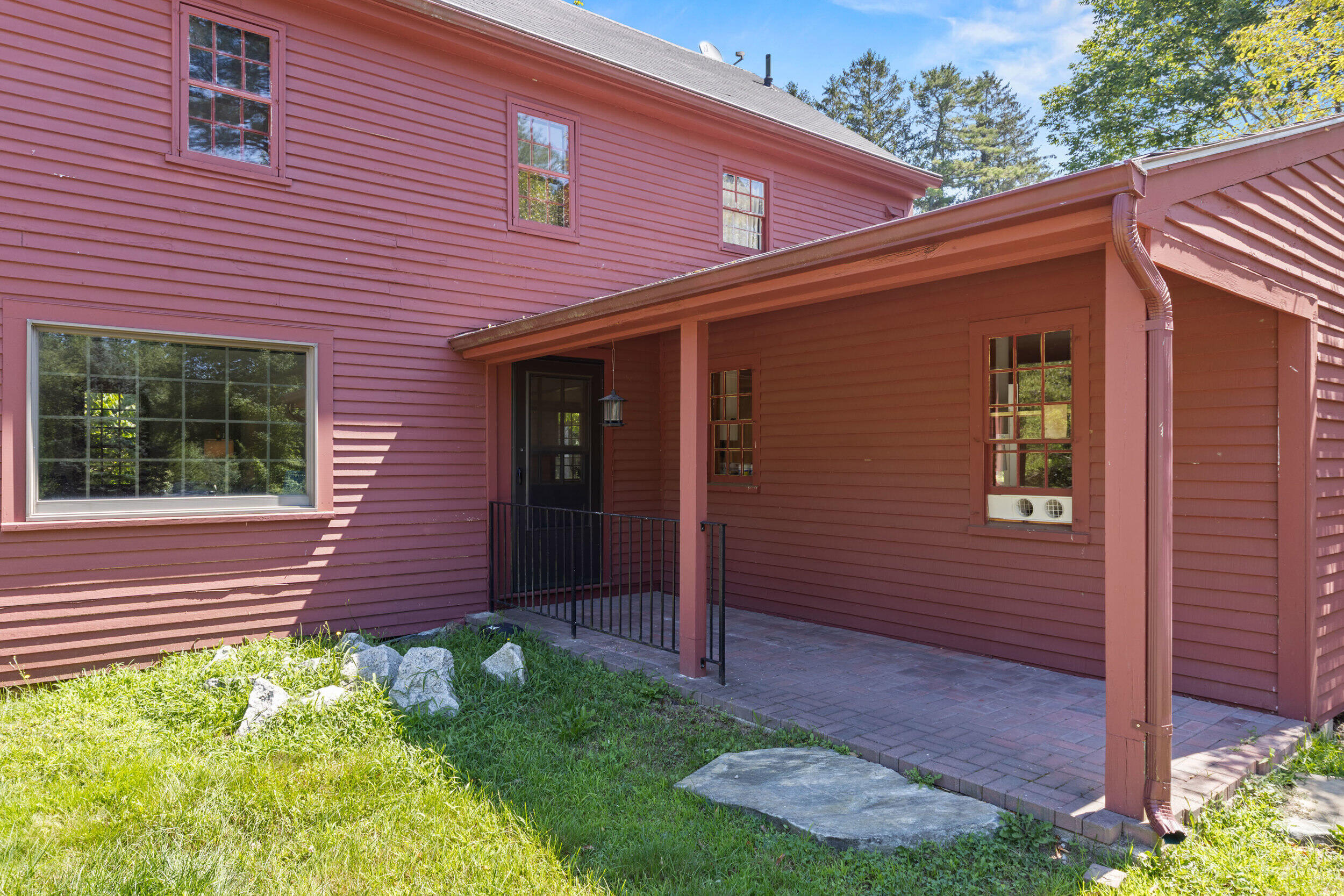 171 Summer Street Property Photo 5