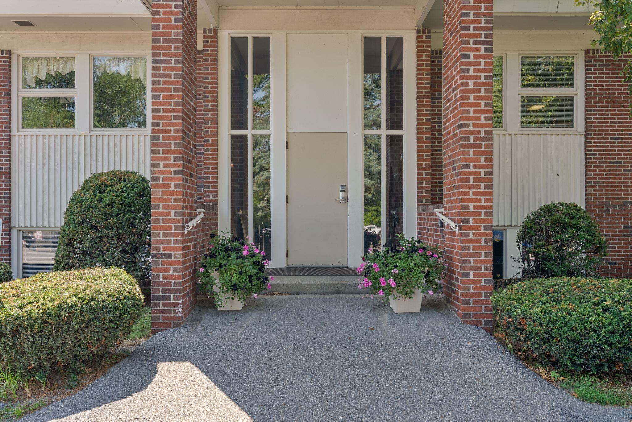 325 Kennedy Memorial Drive 1c Property Photo 4