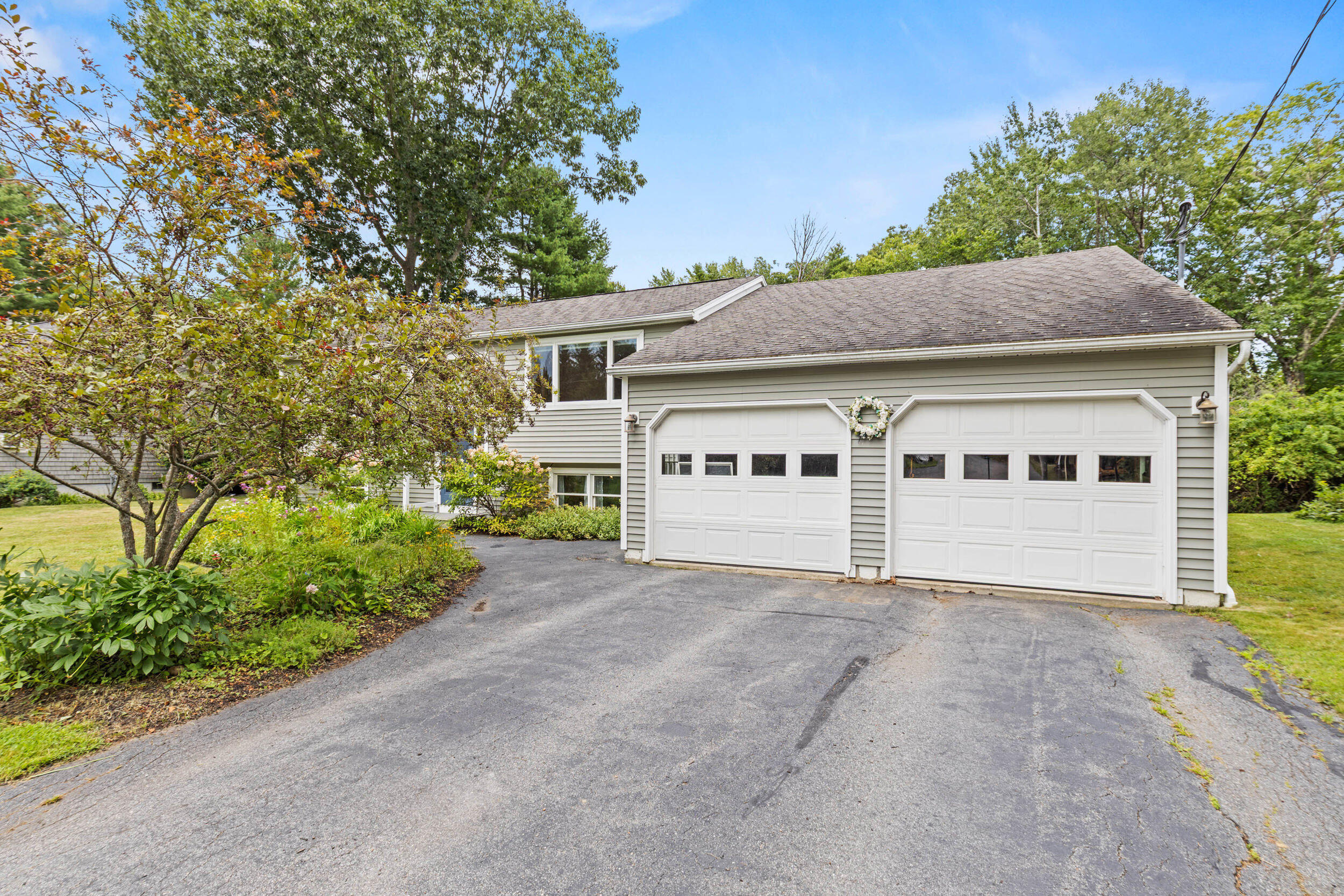 18 Ellen Circle Property Photo 4