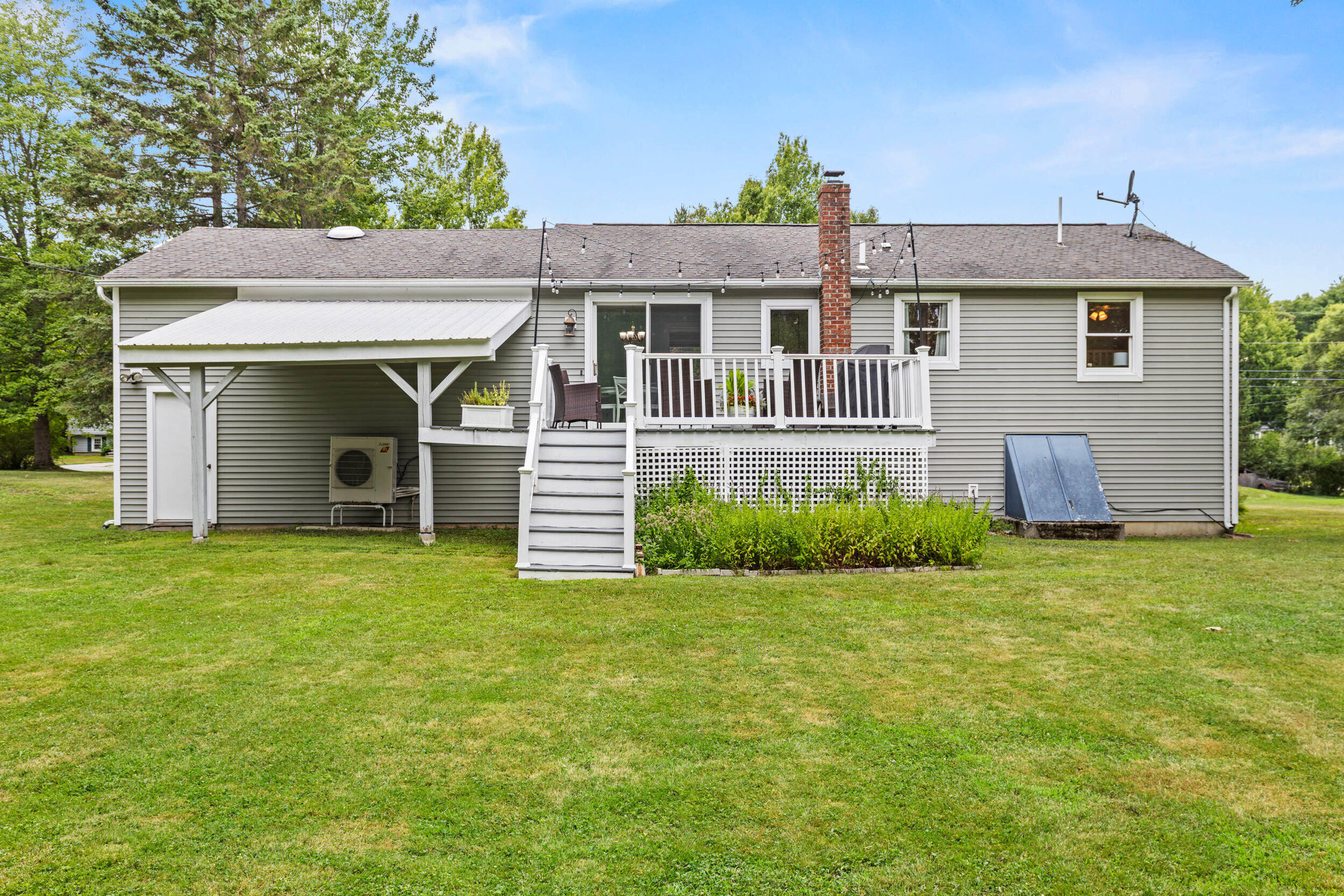 18 Ellen Circle Property Photo 6