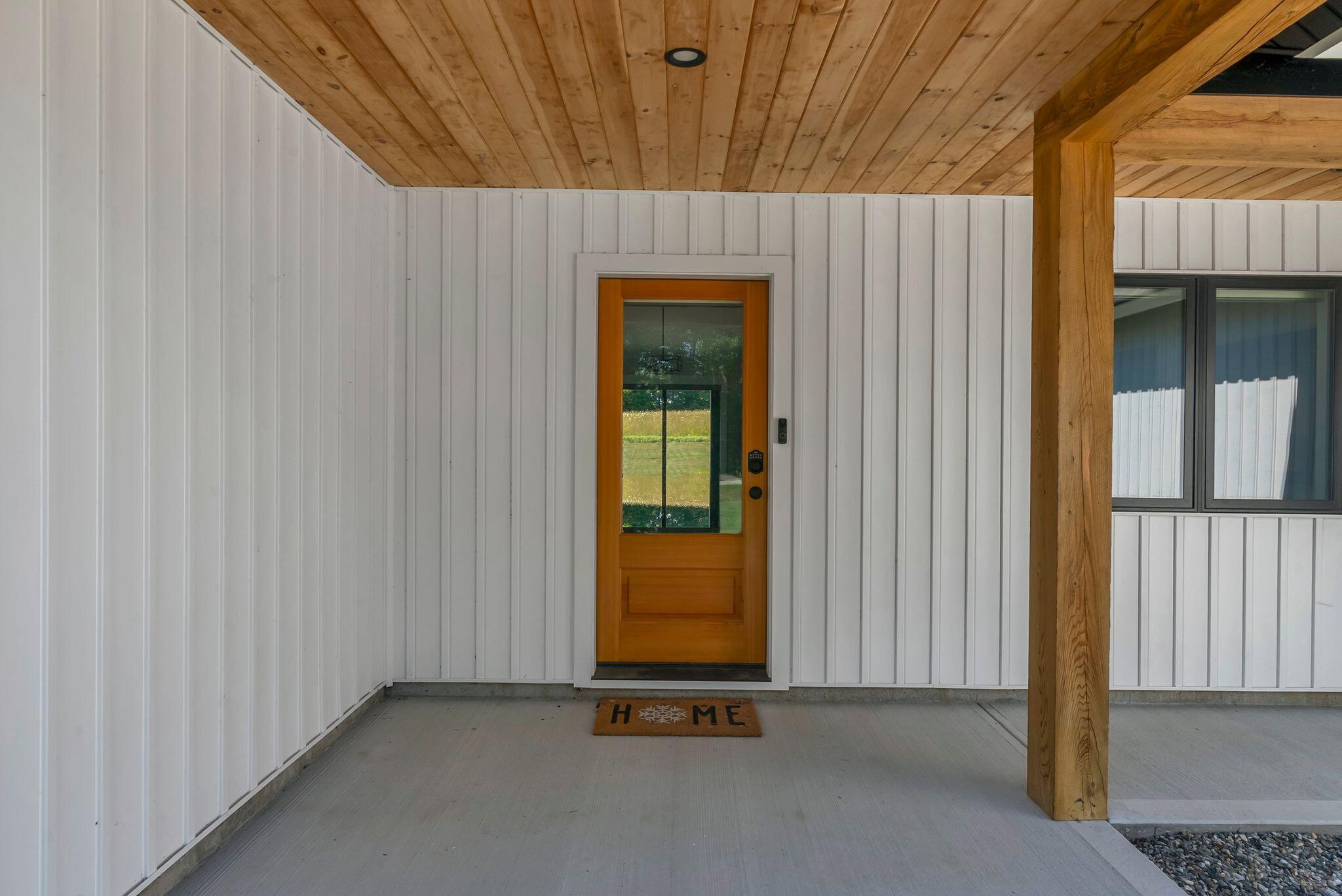 16 Dyer Lane N Property Photo 9