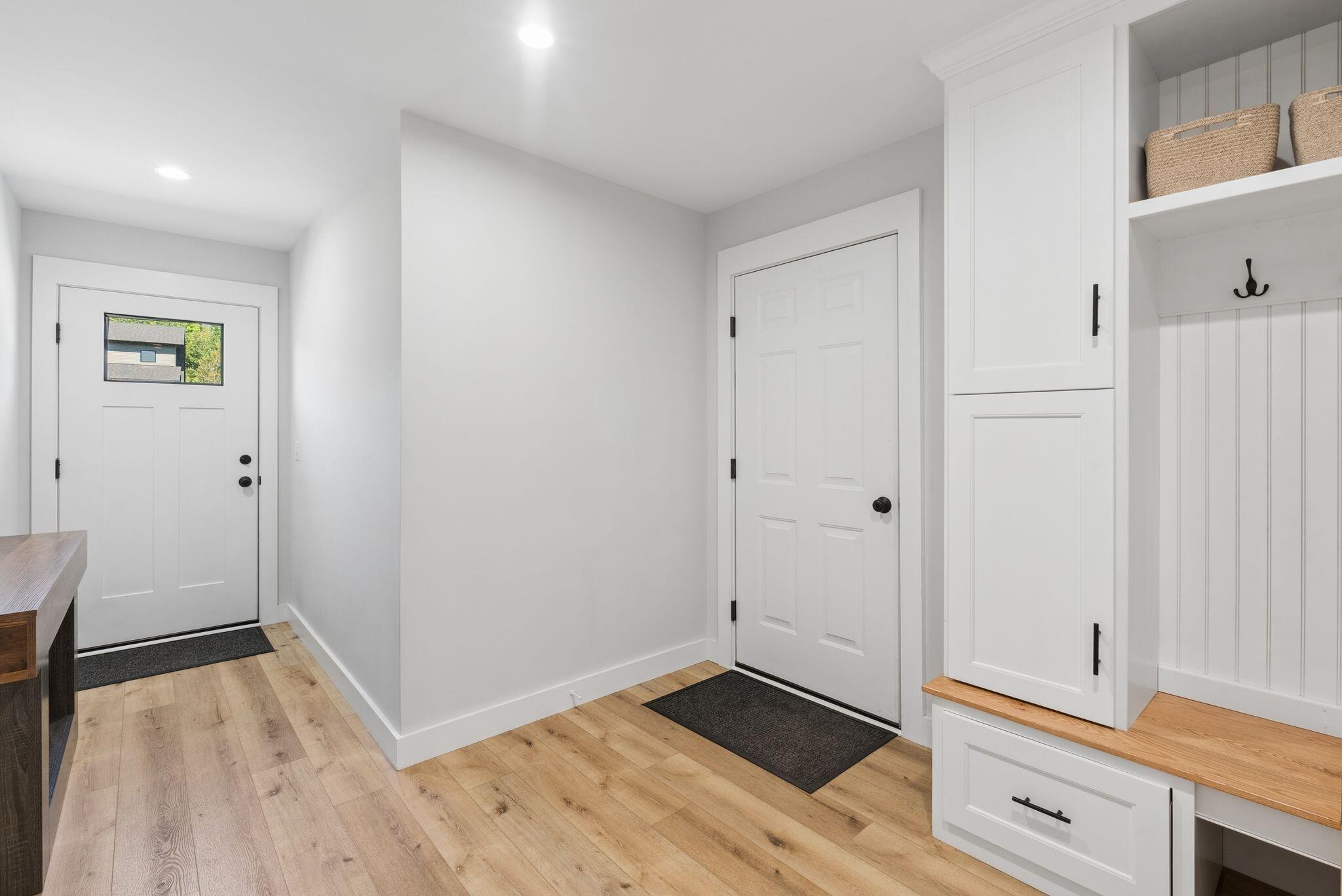 16 Dyer Lane N Property Photo 25