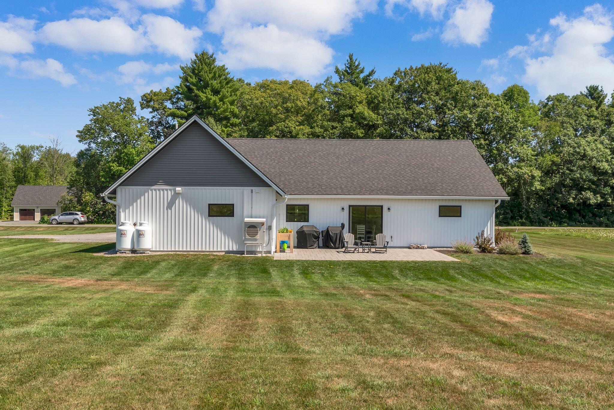 16 Dyer Lane N Property Photo 48
