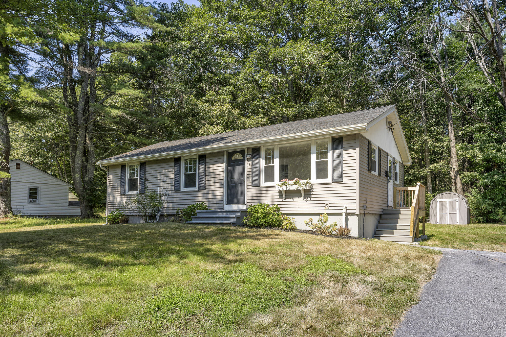 6 Castle Terrace Property Photo 1