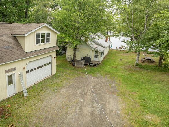 91 Lakeview Street Property Photo 3