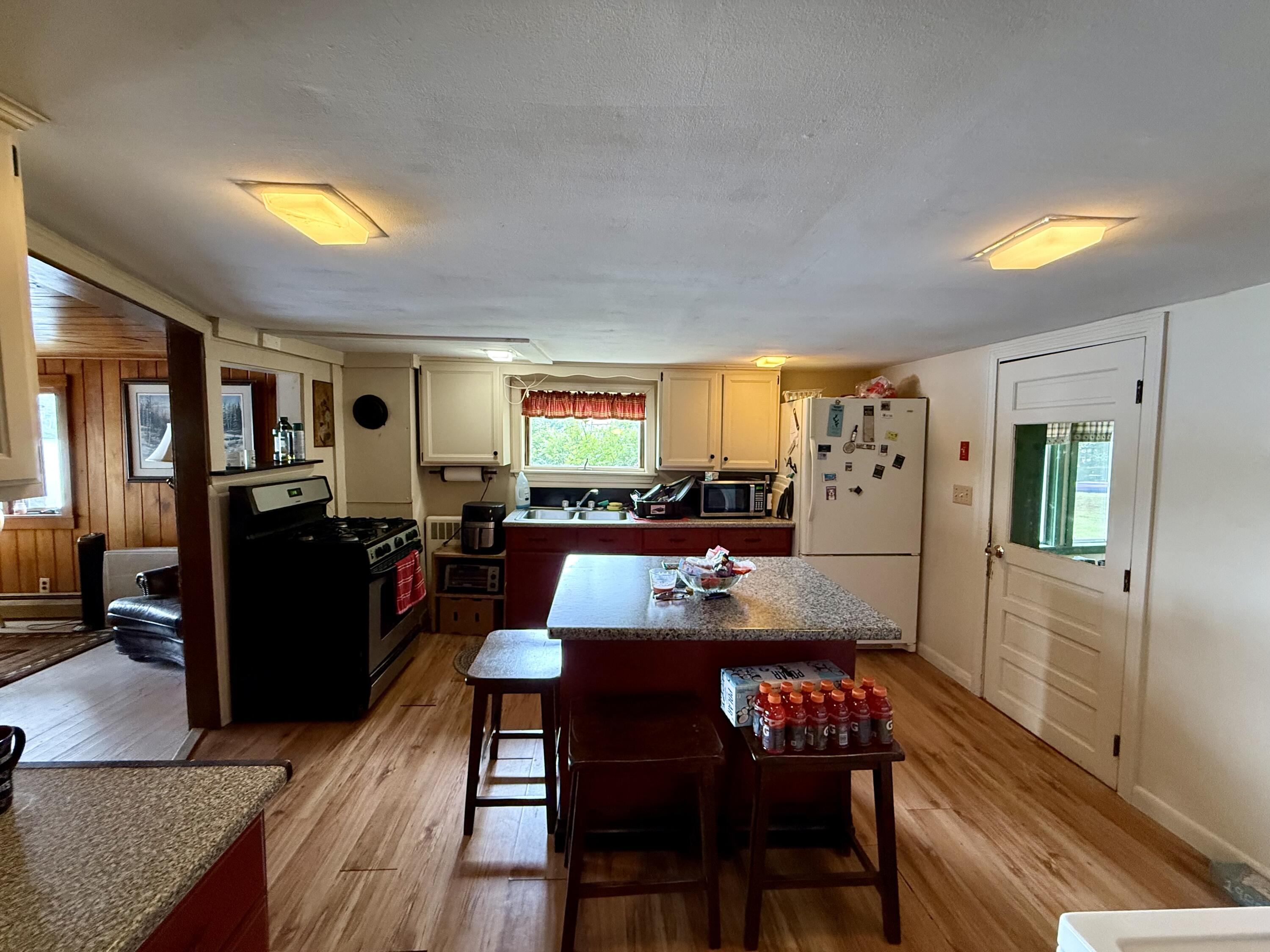 91 Lakeview Street Property Photo 7