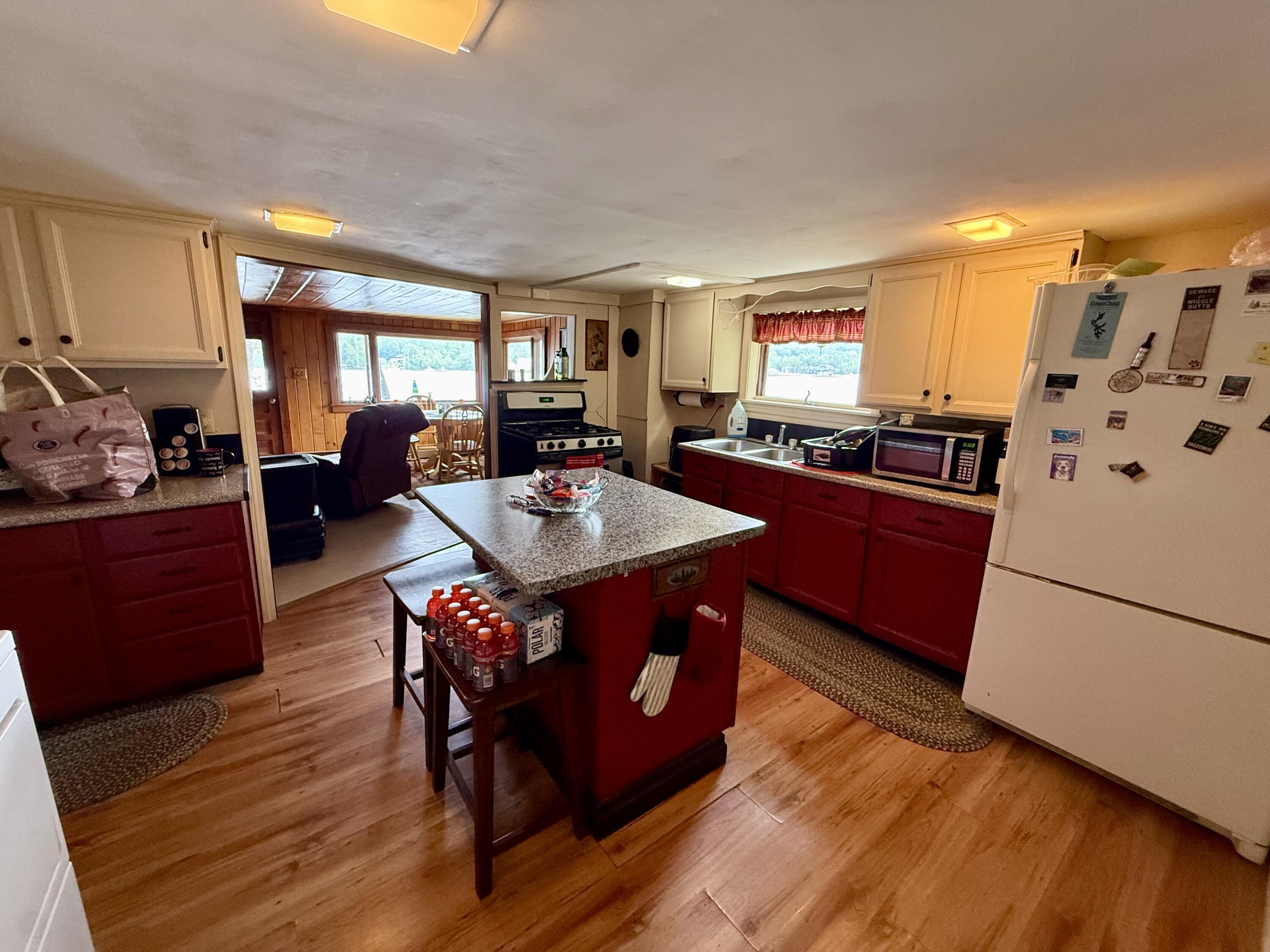 91 Lakeview Street Property Photo 8