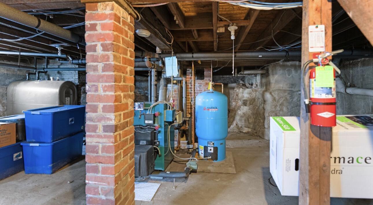 201 Knox Street Property Photo 33
