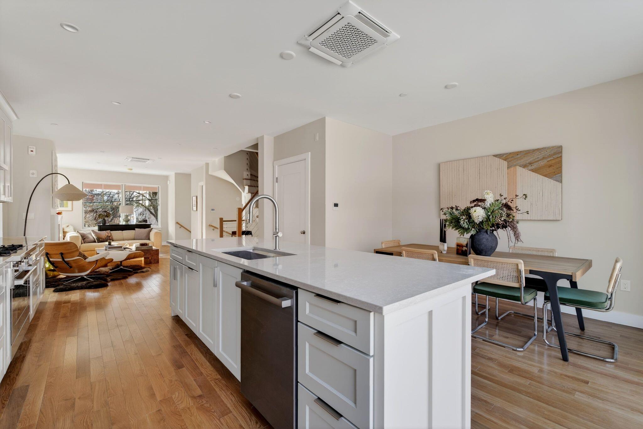 55 Carleton Street A Property Photo 23