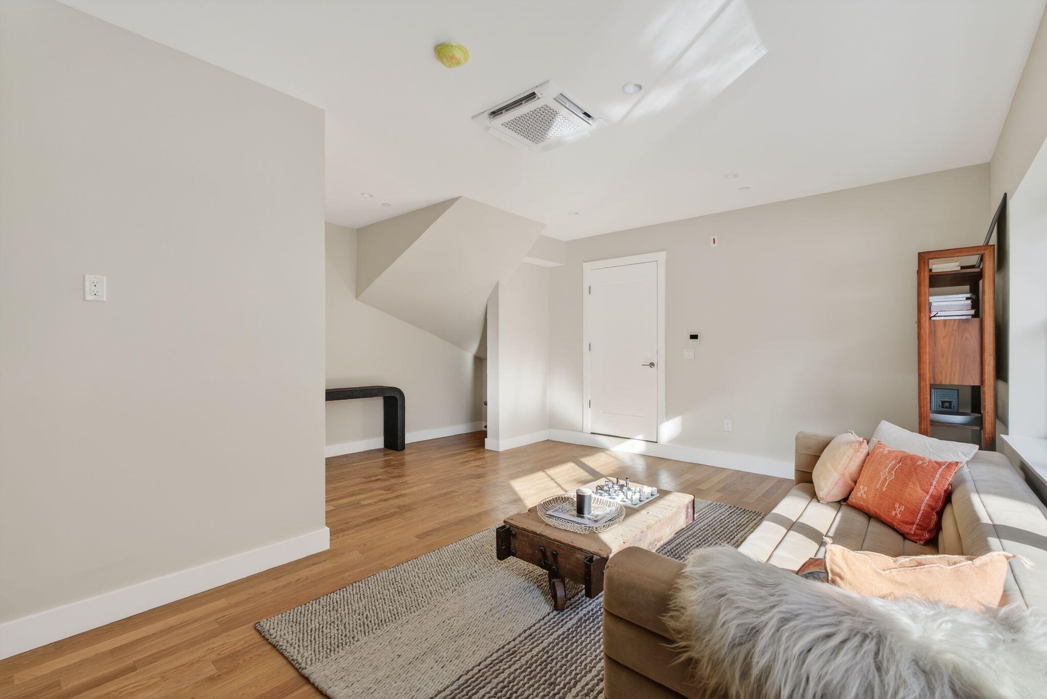 55 Carleton Street A Property Photo 54