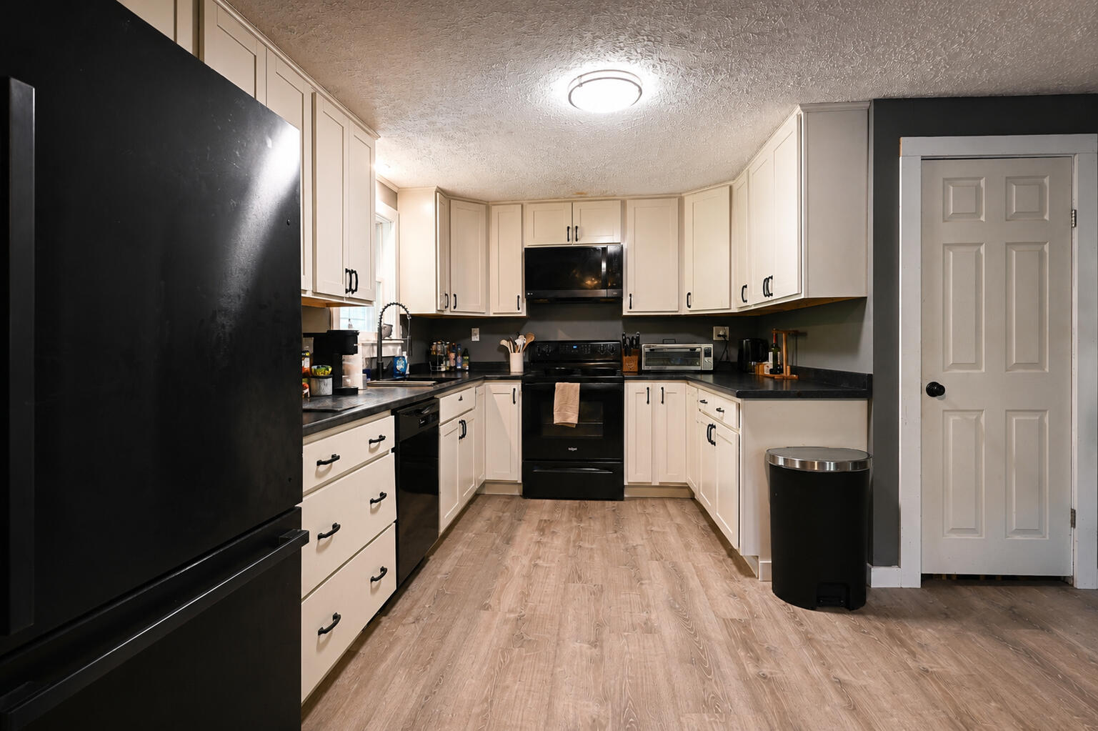 32 Farwell Street Property Photo 6