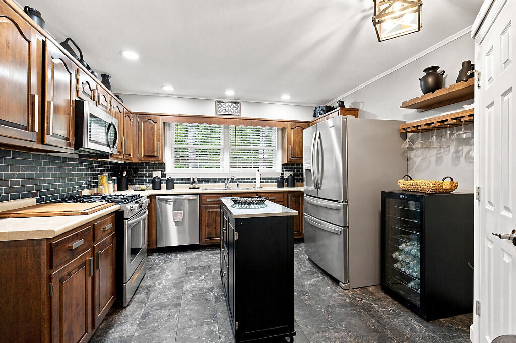 10 Lloyd Road Property Photo 8