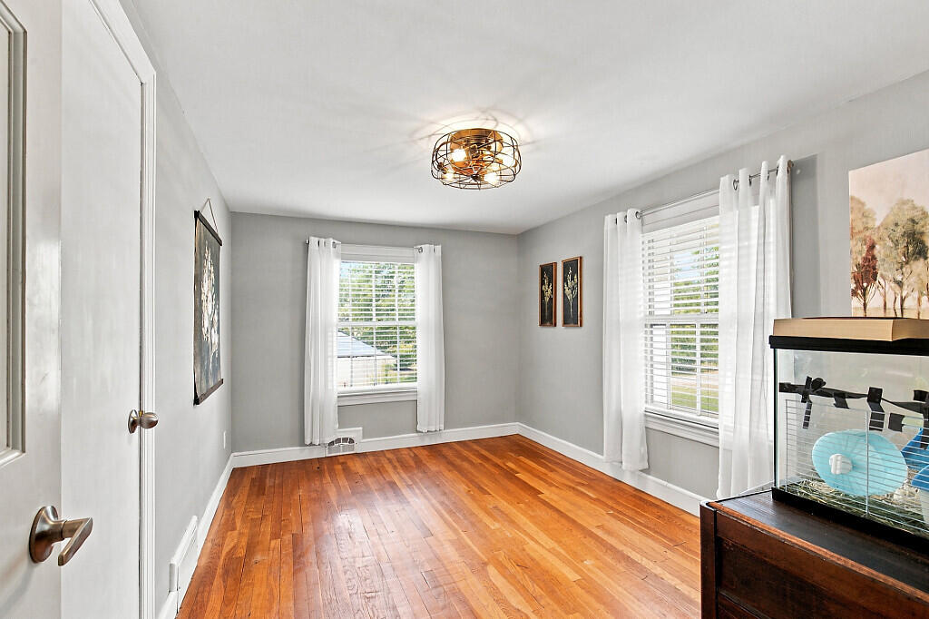 10 Lloyd Road Property Photo 34