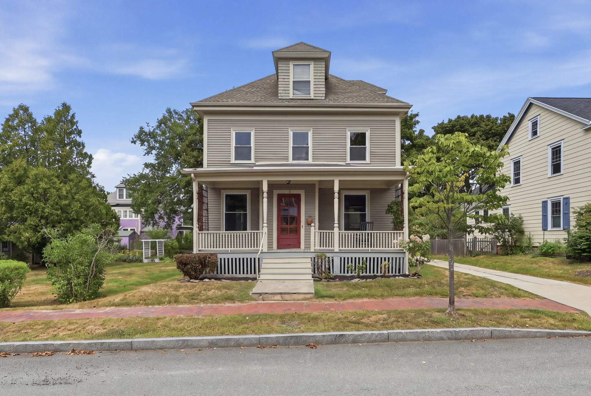 13 Montrose Avenue Property Photo 1
