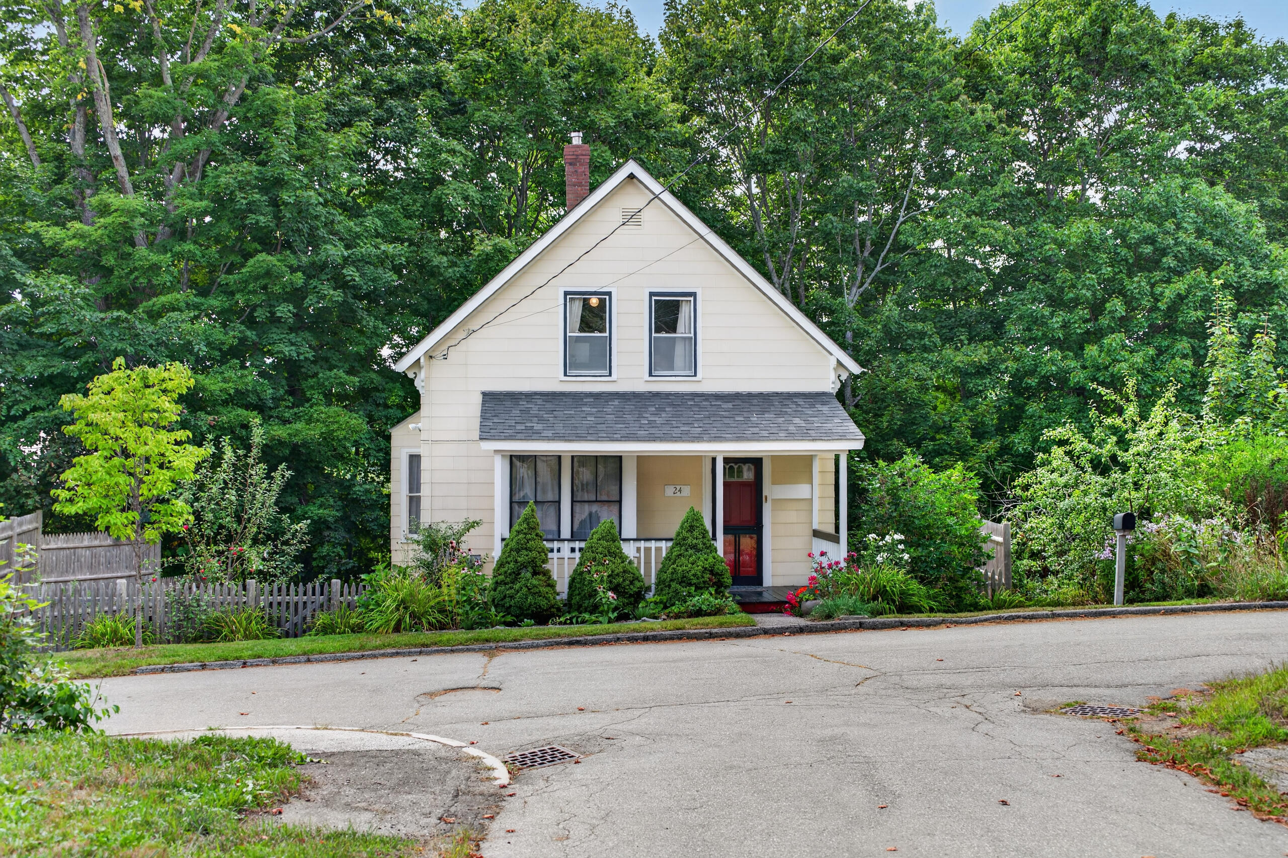 24 Glidden Street Property Photo 2