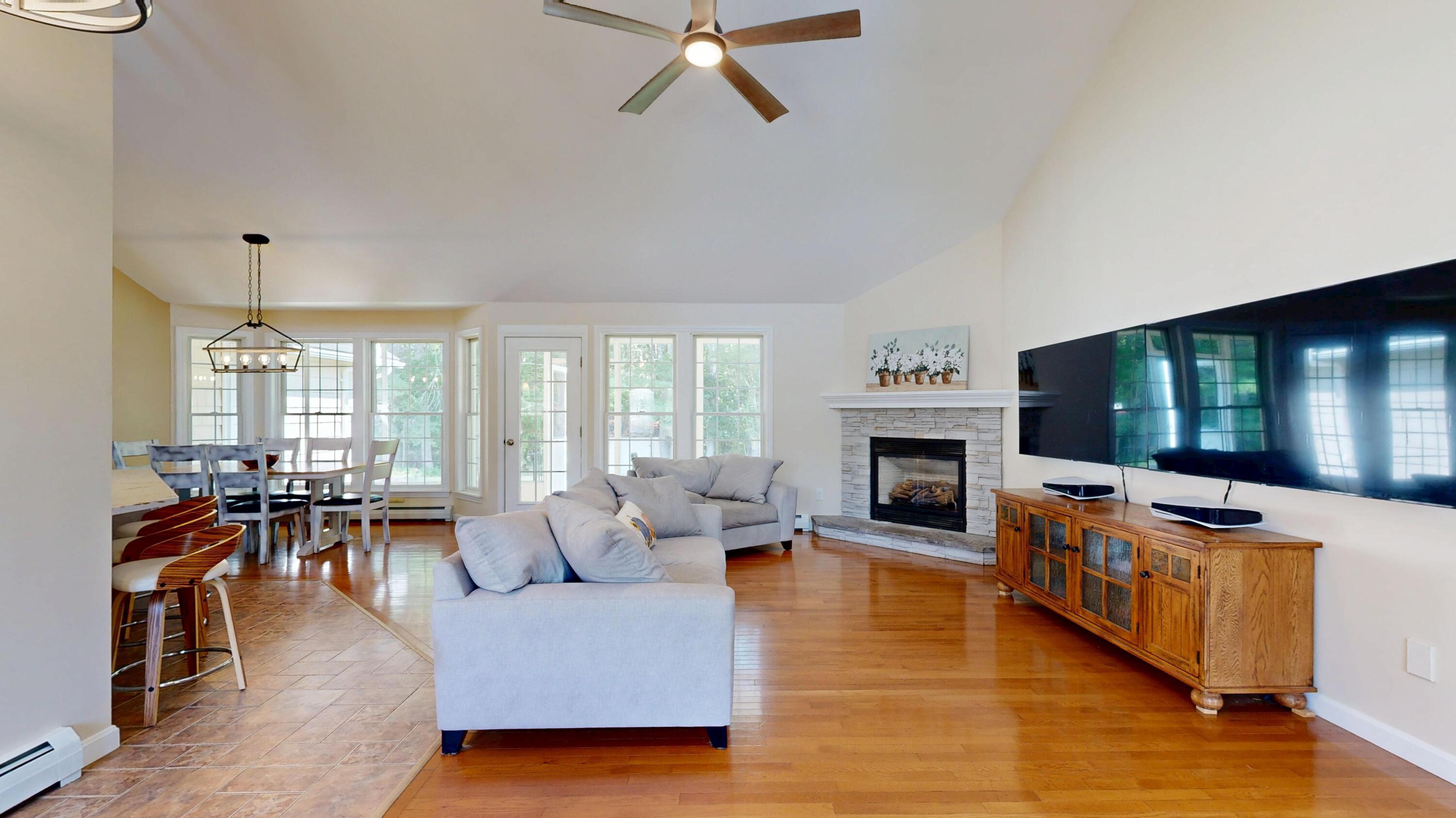 33 Waters Edge Drive Property Photo 8