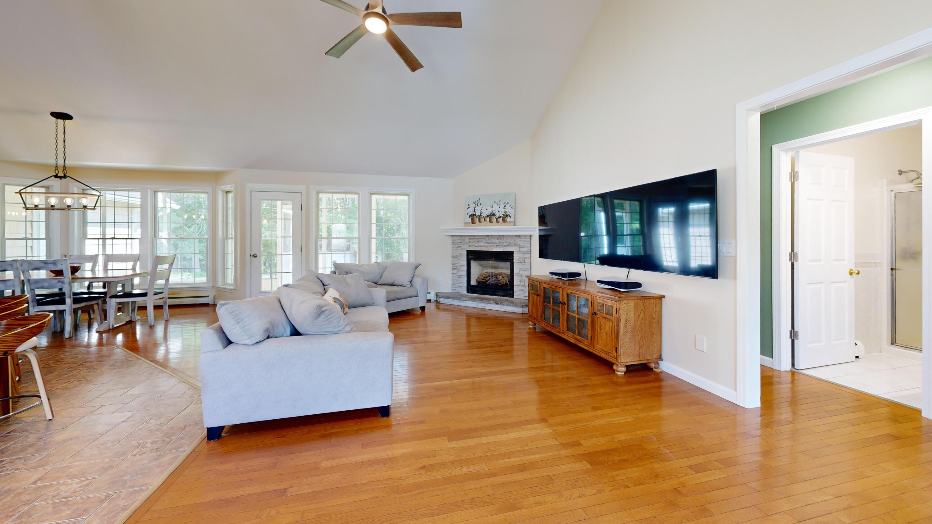 33 Waters Edge Drive Property Photo 9