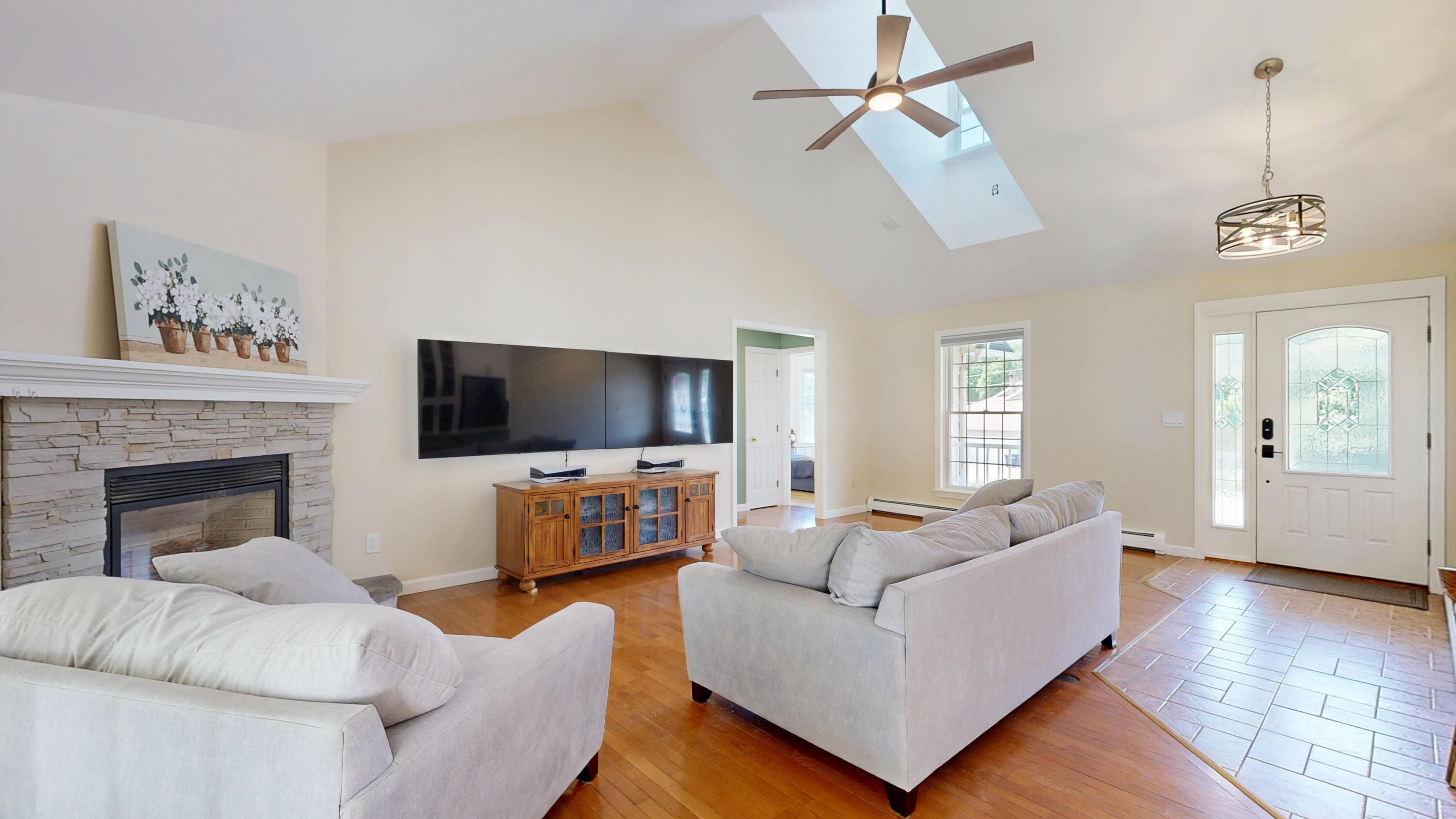 33 Waters Edge Drive Property Photo 13