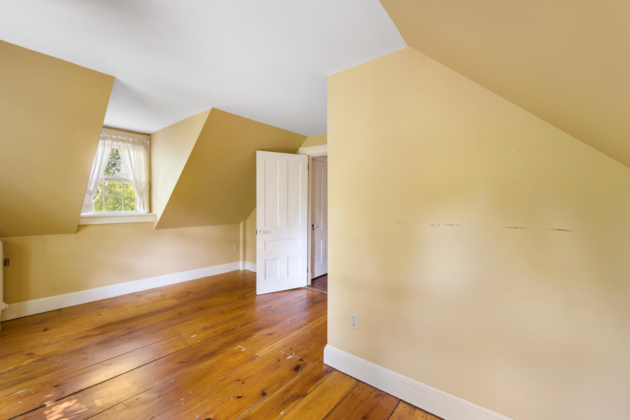 651 College Avenue Property Photo 81