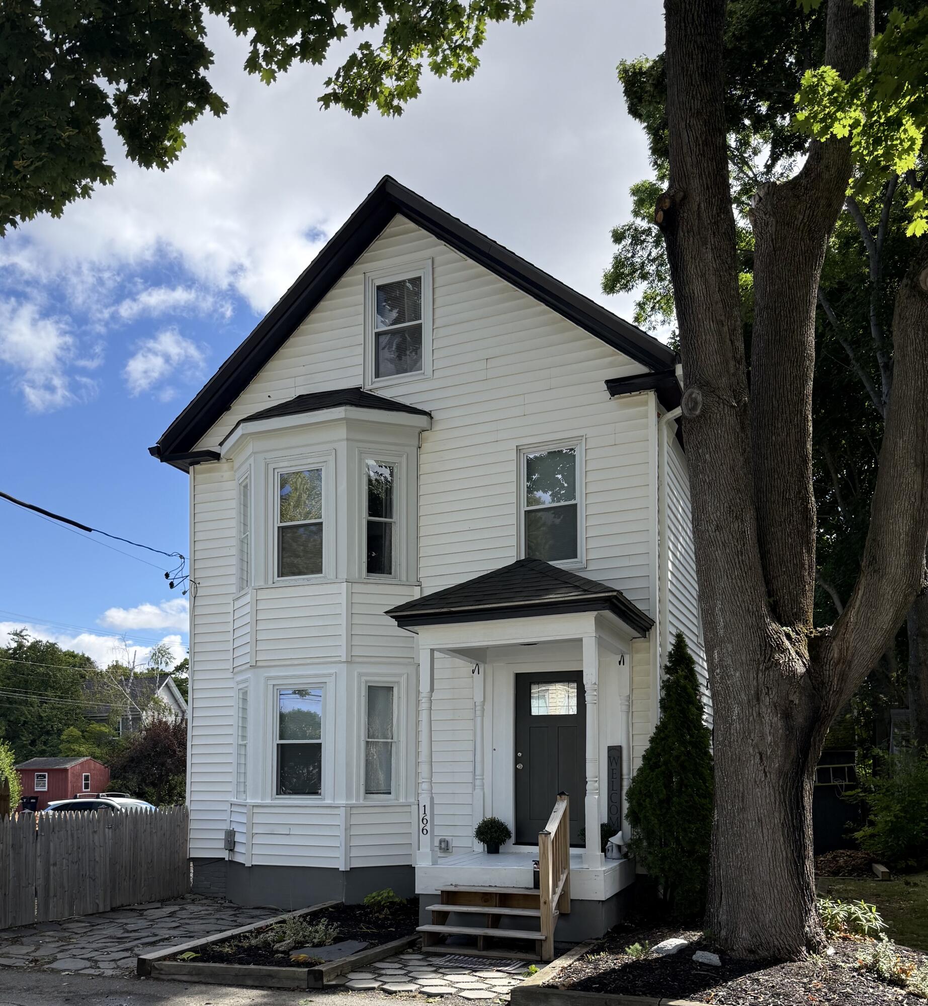 166 W Broadway Property Photo 1