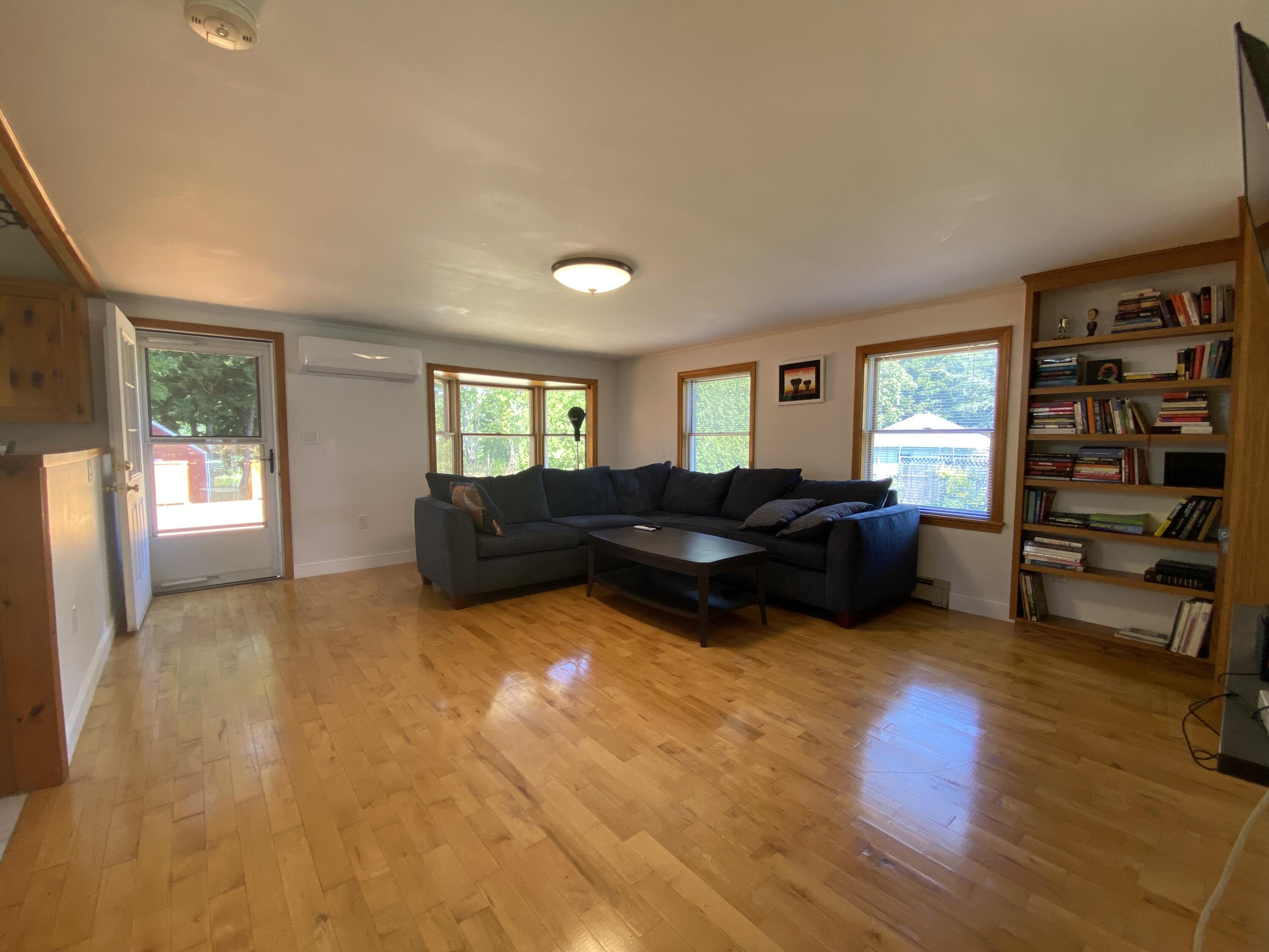 49 E Valentine Street Property Photo 7