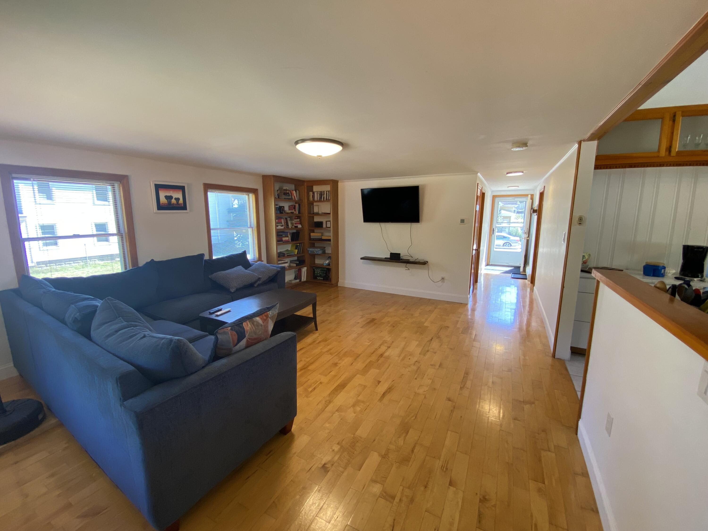 49 E Valentine Street Property Photo 8