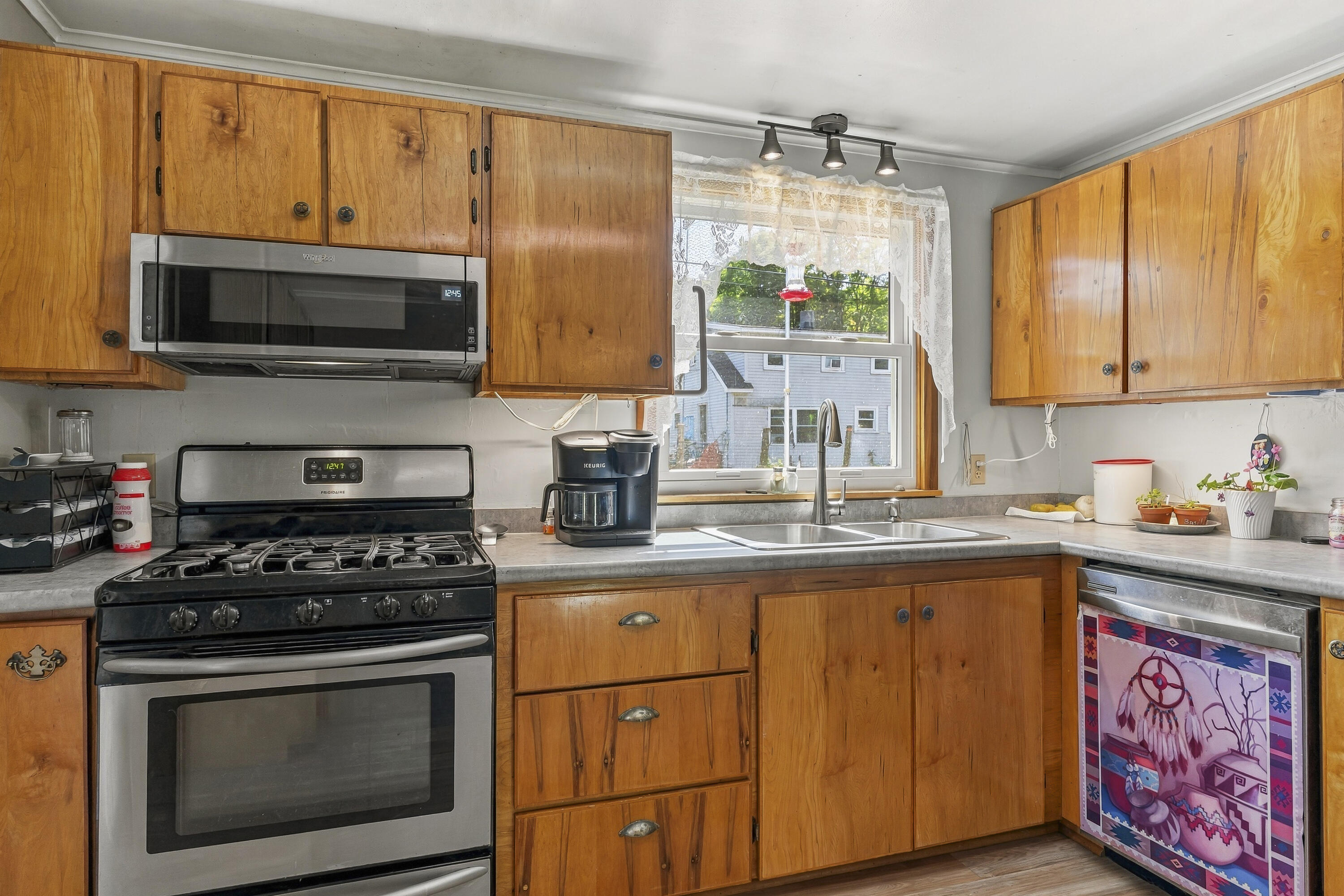 9 Sanford Avenue Property Photo 9